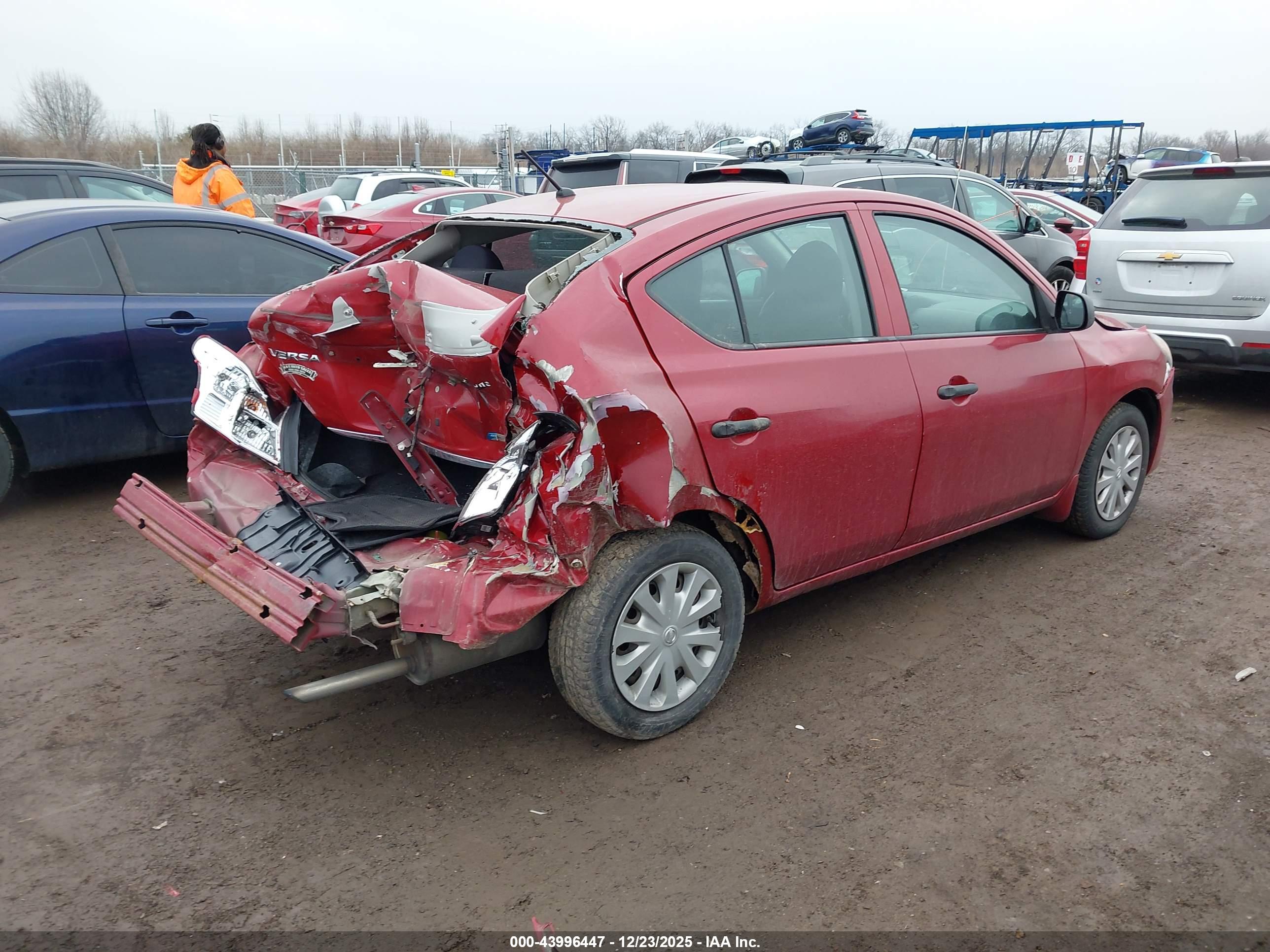 NISSAN VERSA image 4