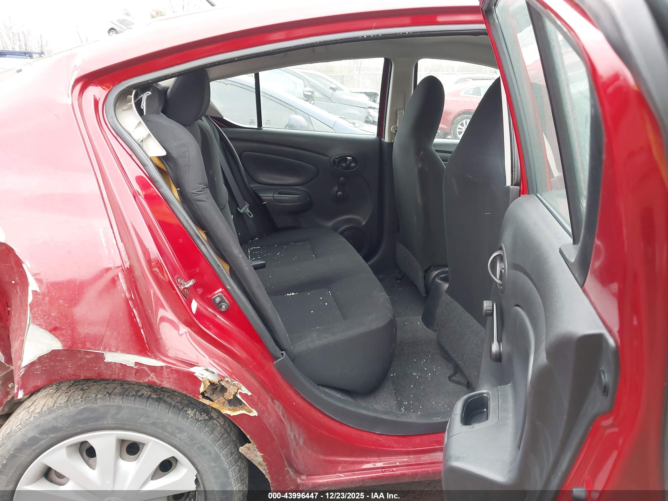NISSAN VERSA image 8