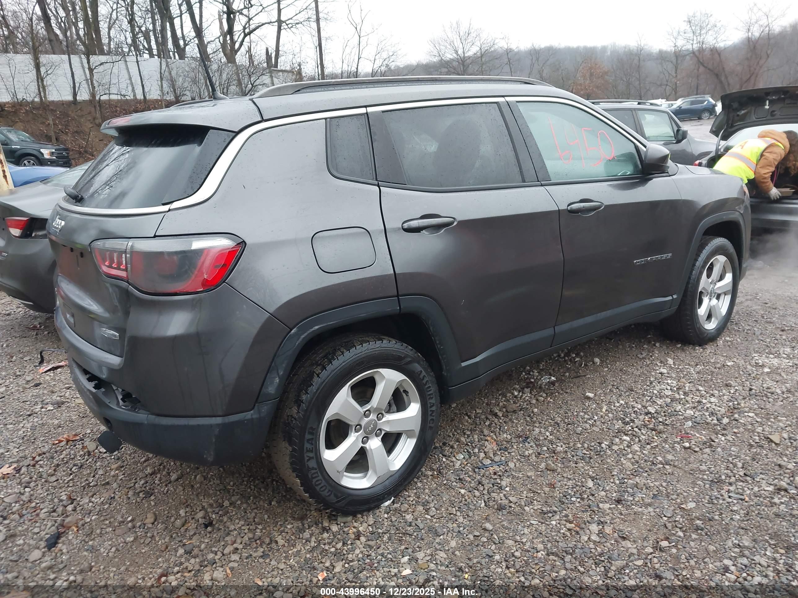 JEEP COMPASS image 4