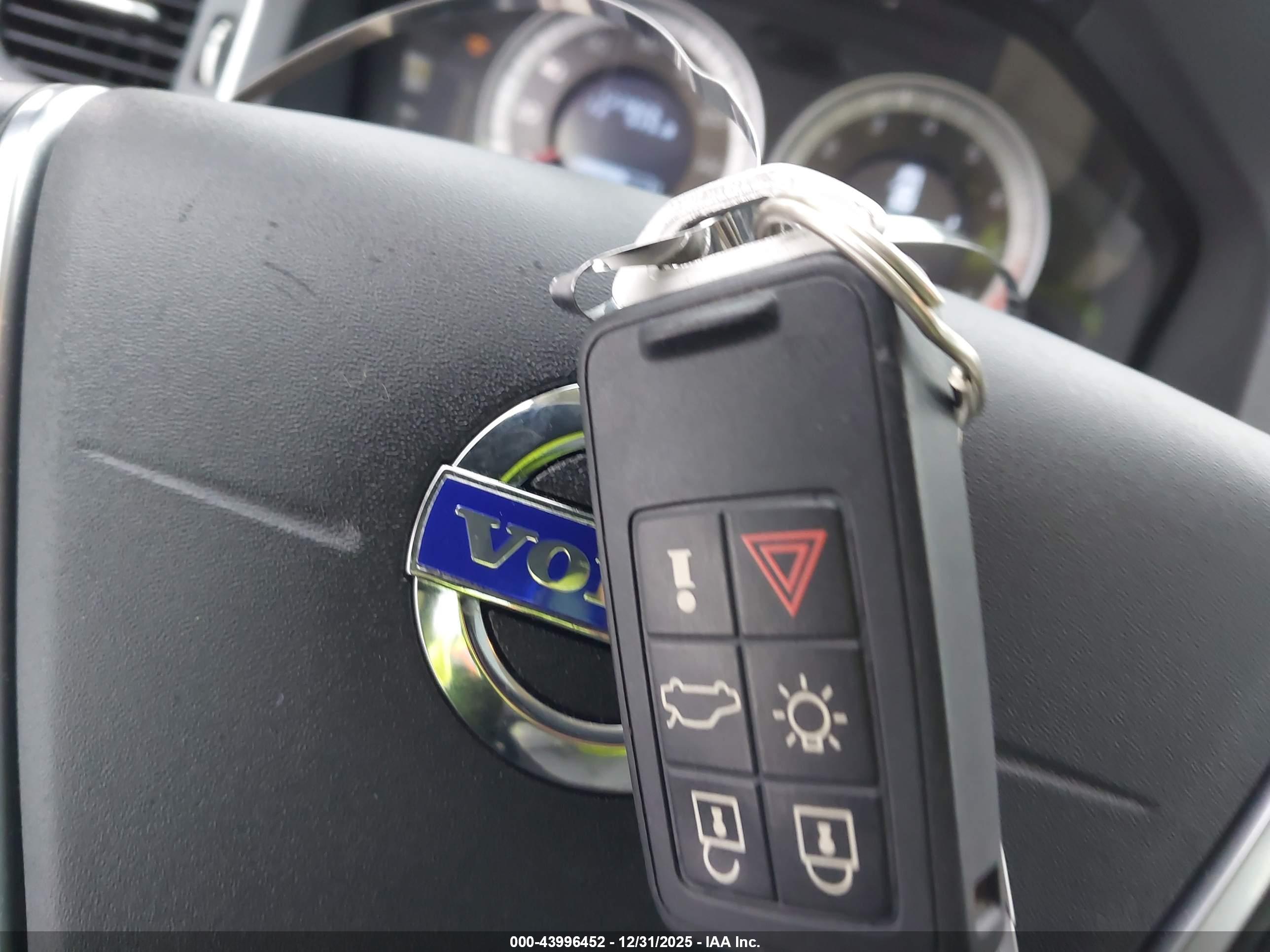 VOLVO S60 image 11