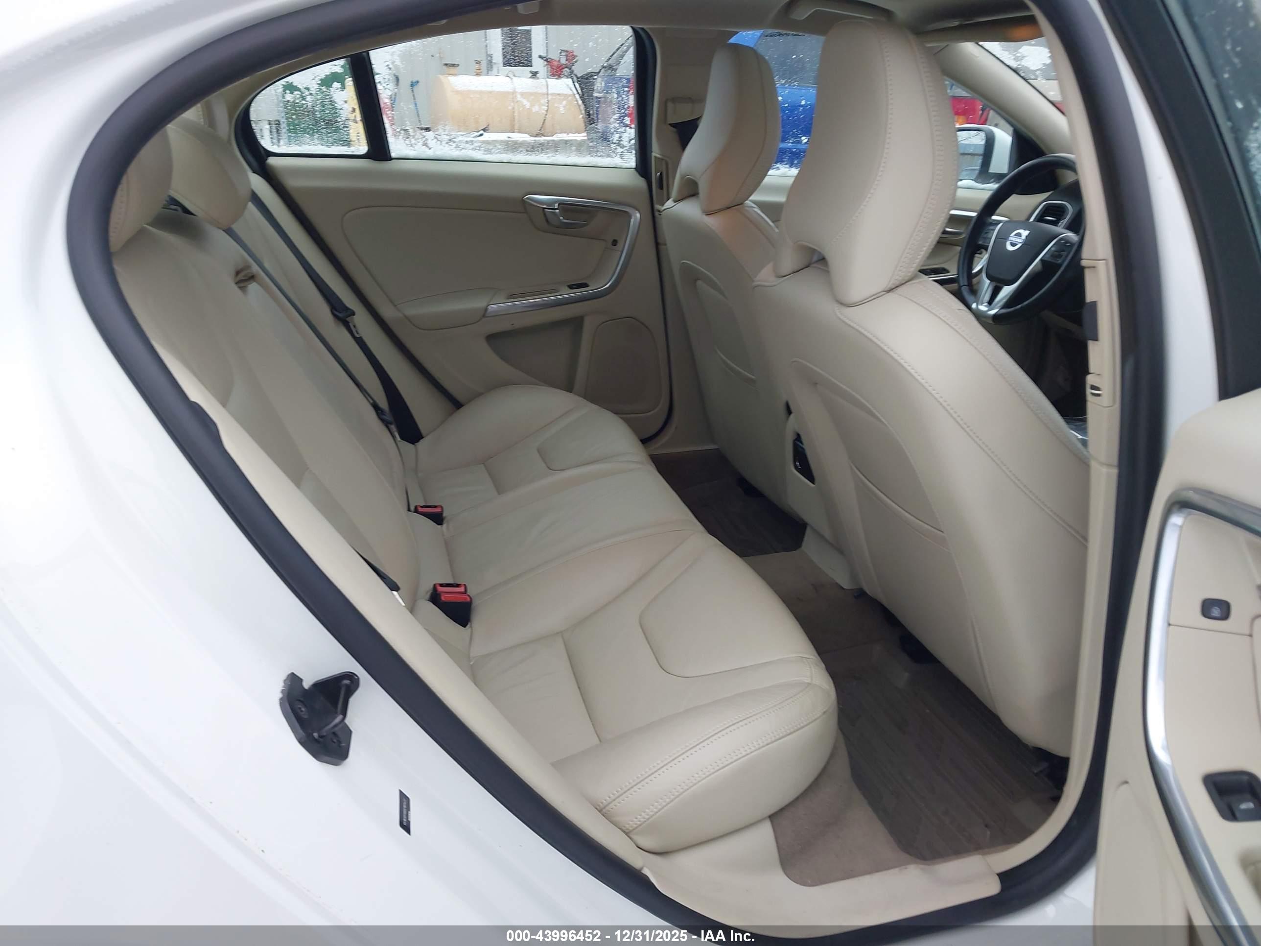 VOLVO S60 image 8