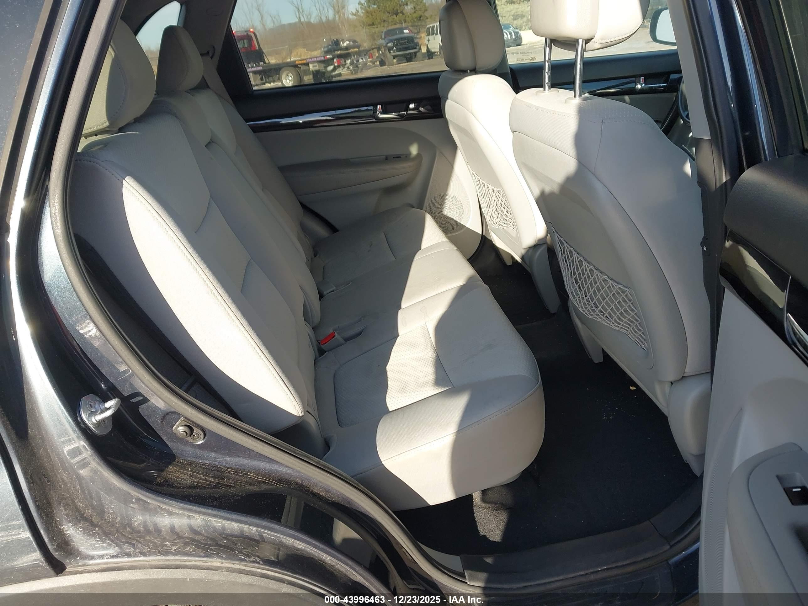 KIA SORENTO image 8