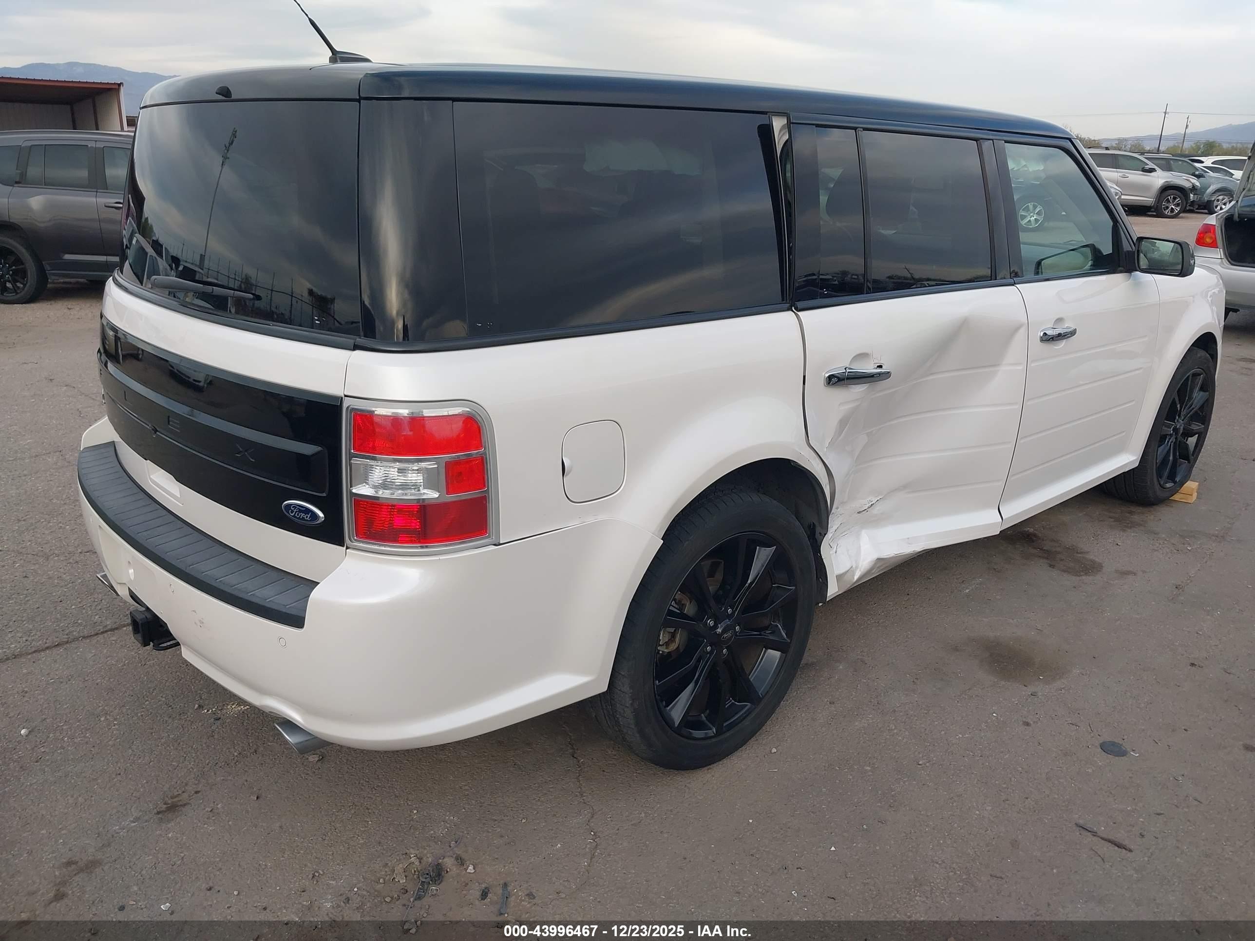 FORD FLEX image 4
