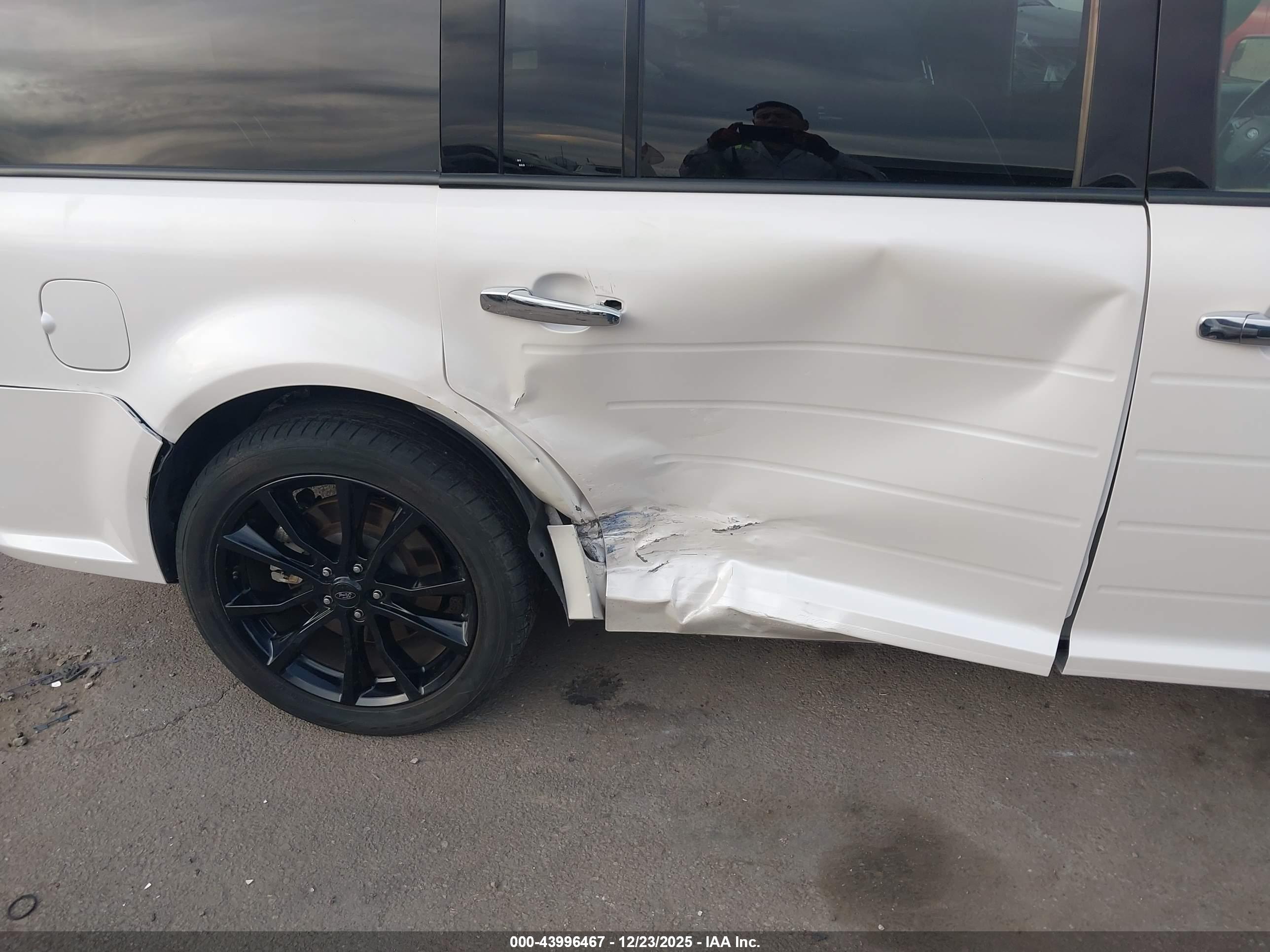 FORD FLEX image 6