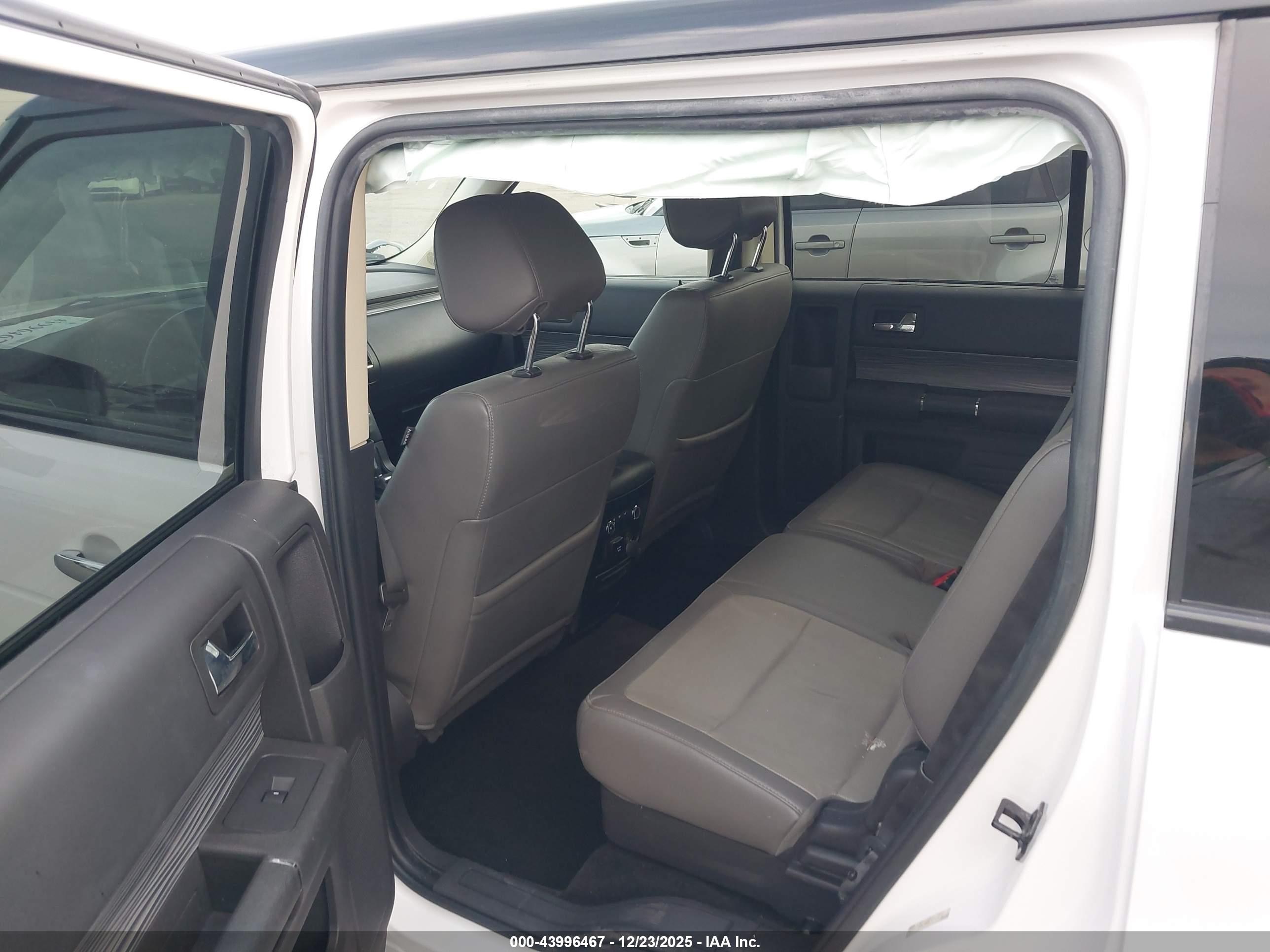 FORD FLEX image 8