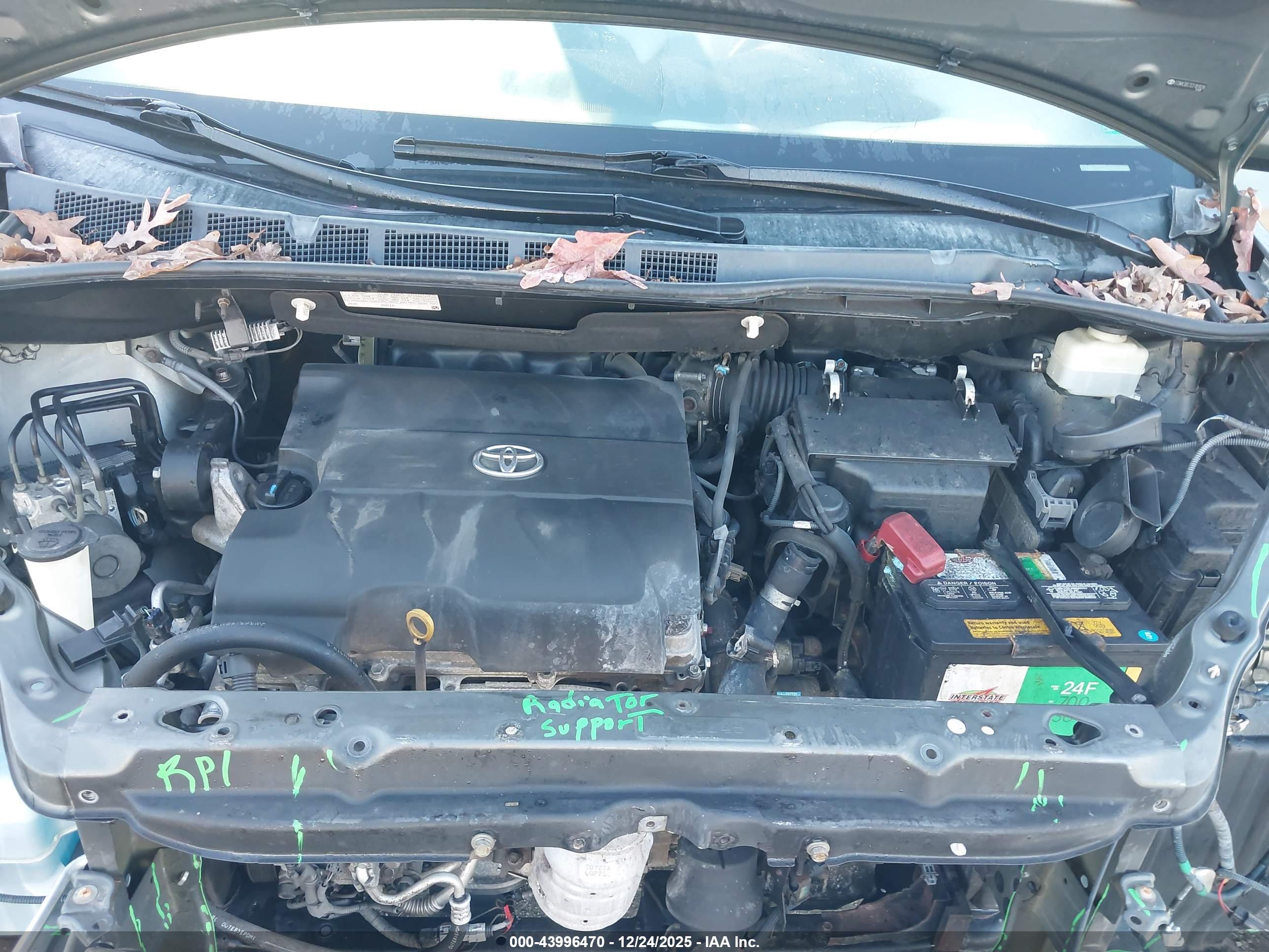 TOYOTA SIENNA image 10