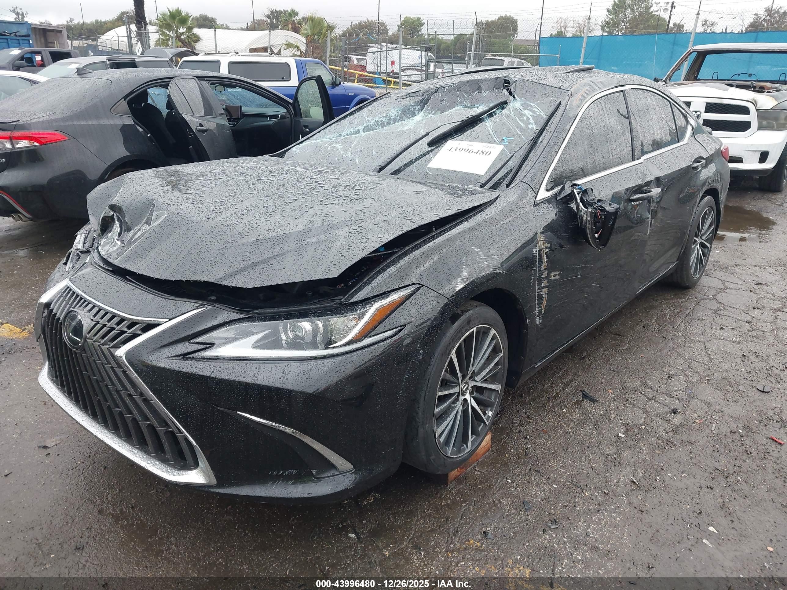 LEXUS ES image 2