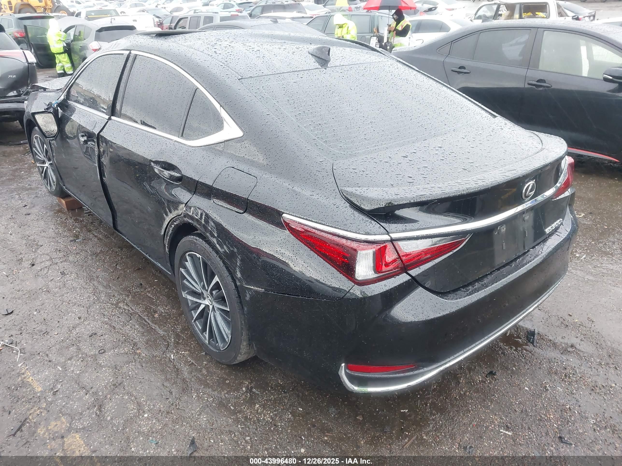 LEXUS ES image 3