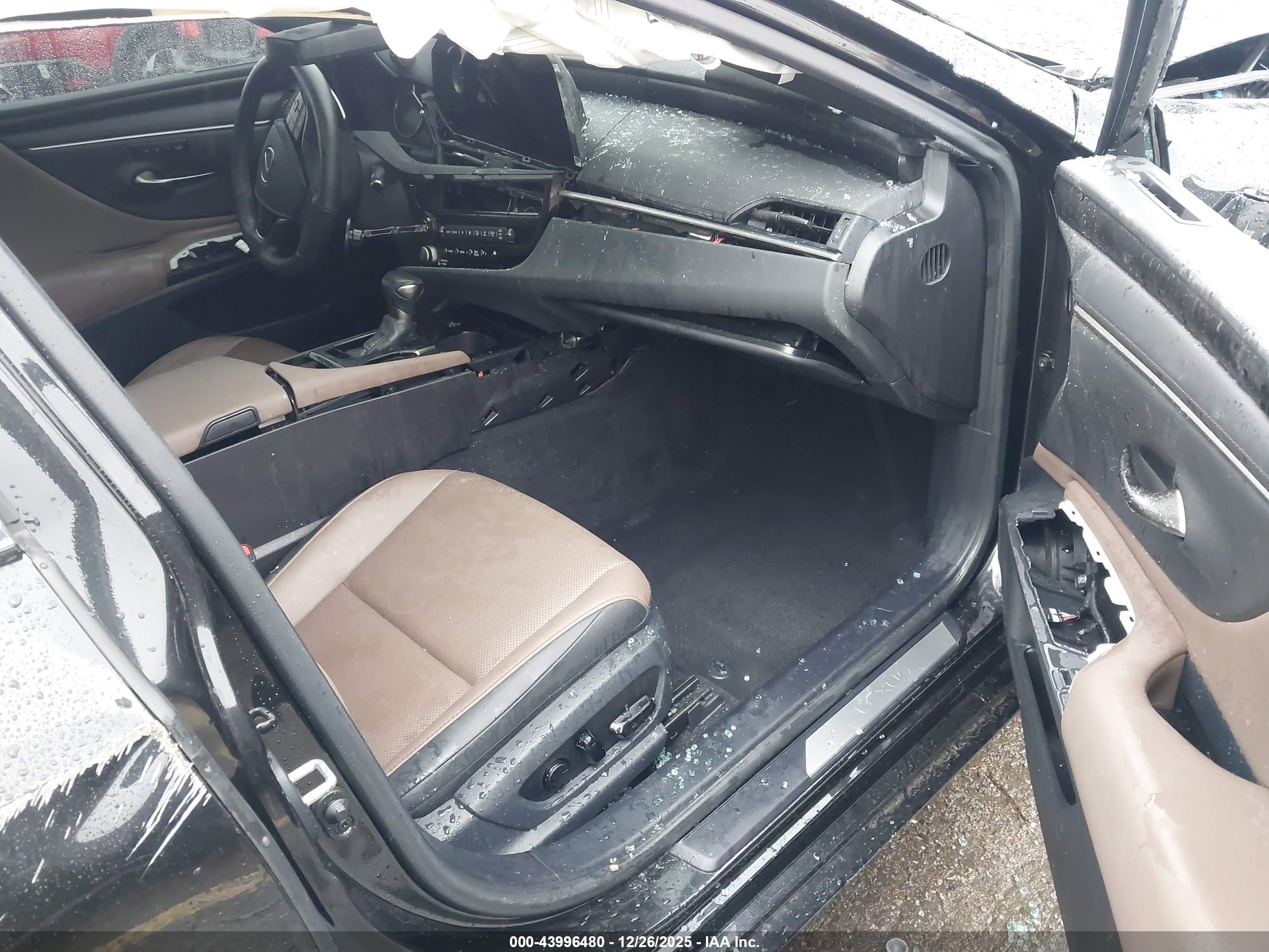 LEXUS ES image 5