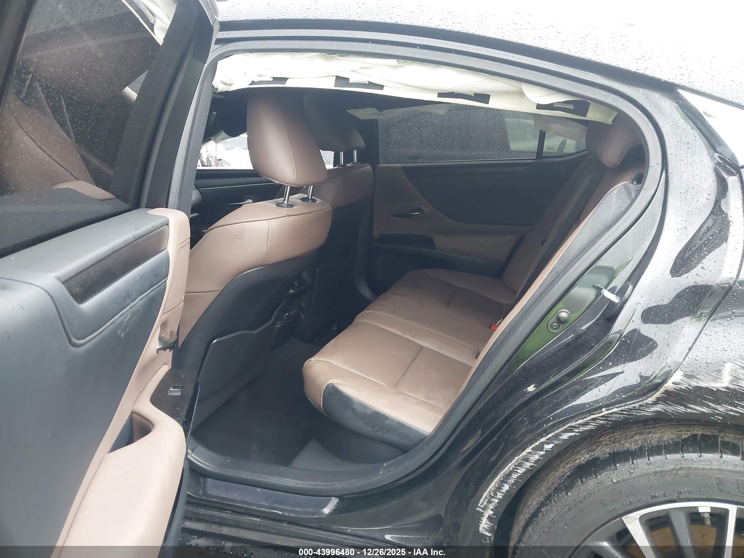 LEXUS ES image 8