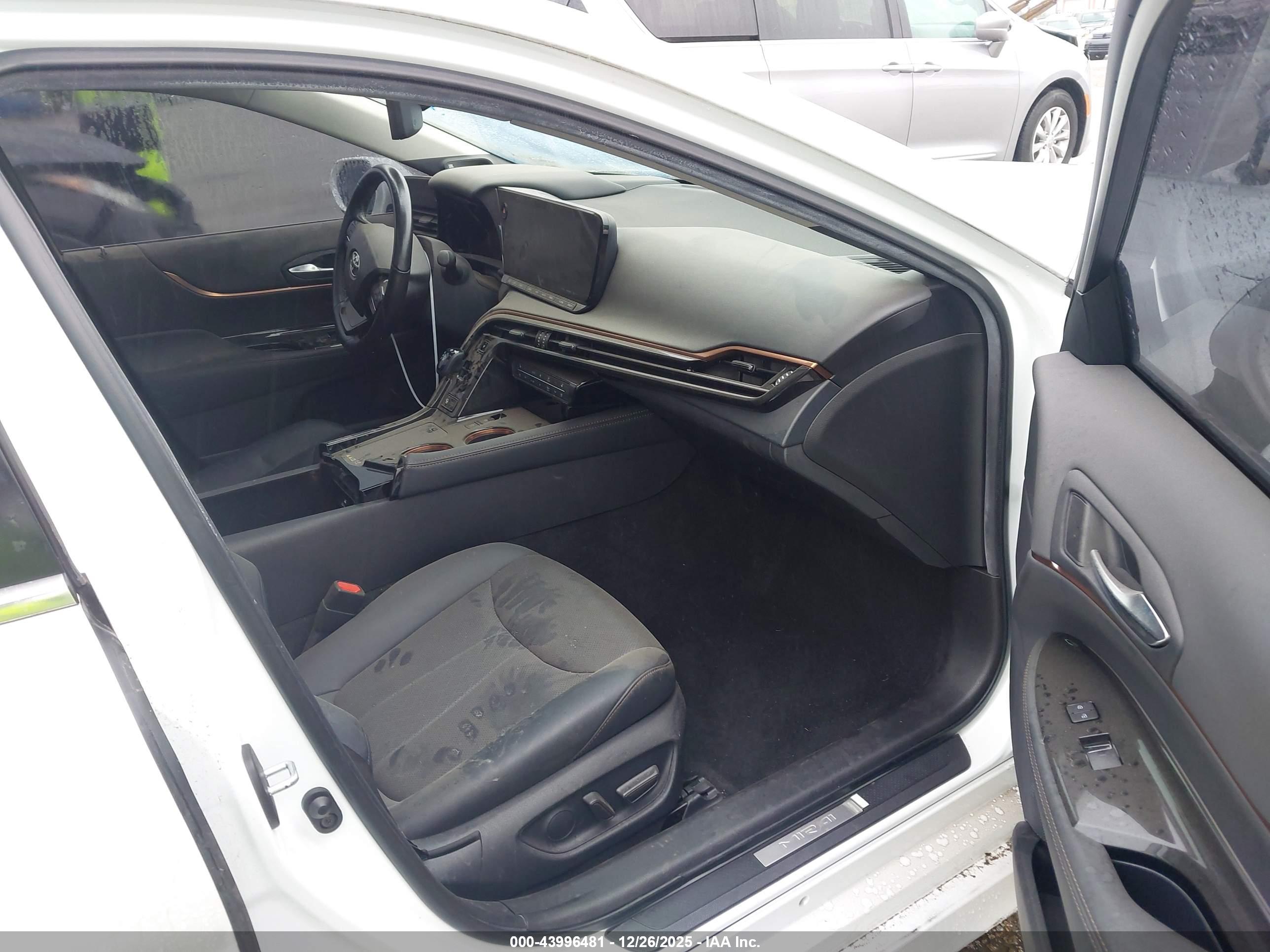TOYOTA MIRAI image 5