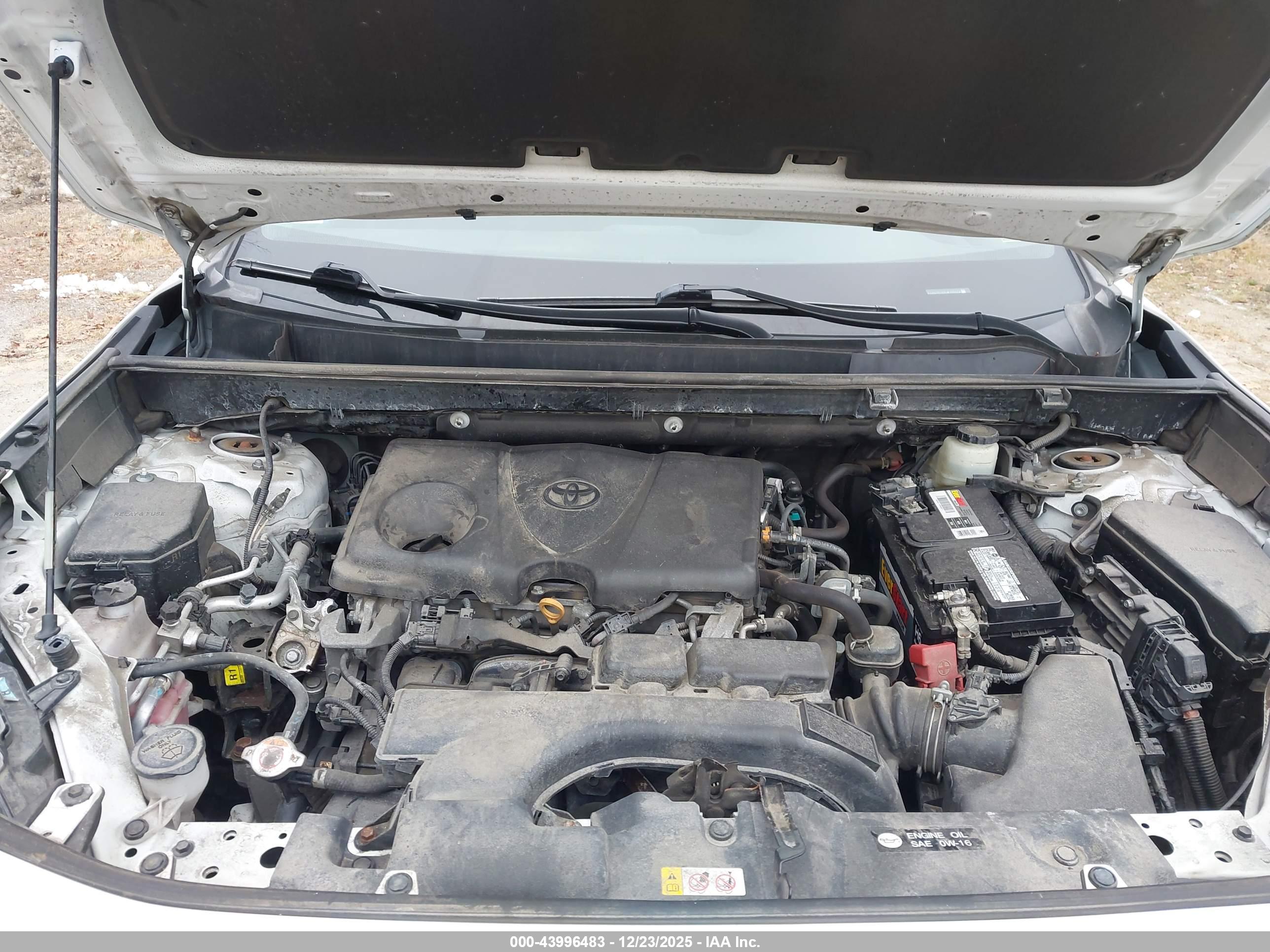 TOYOTA RAV4 image 10