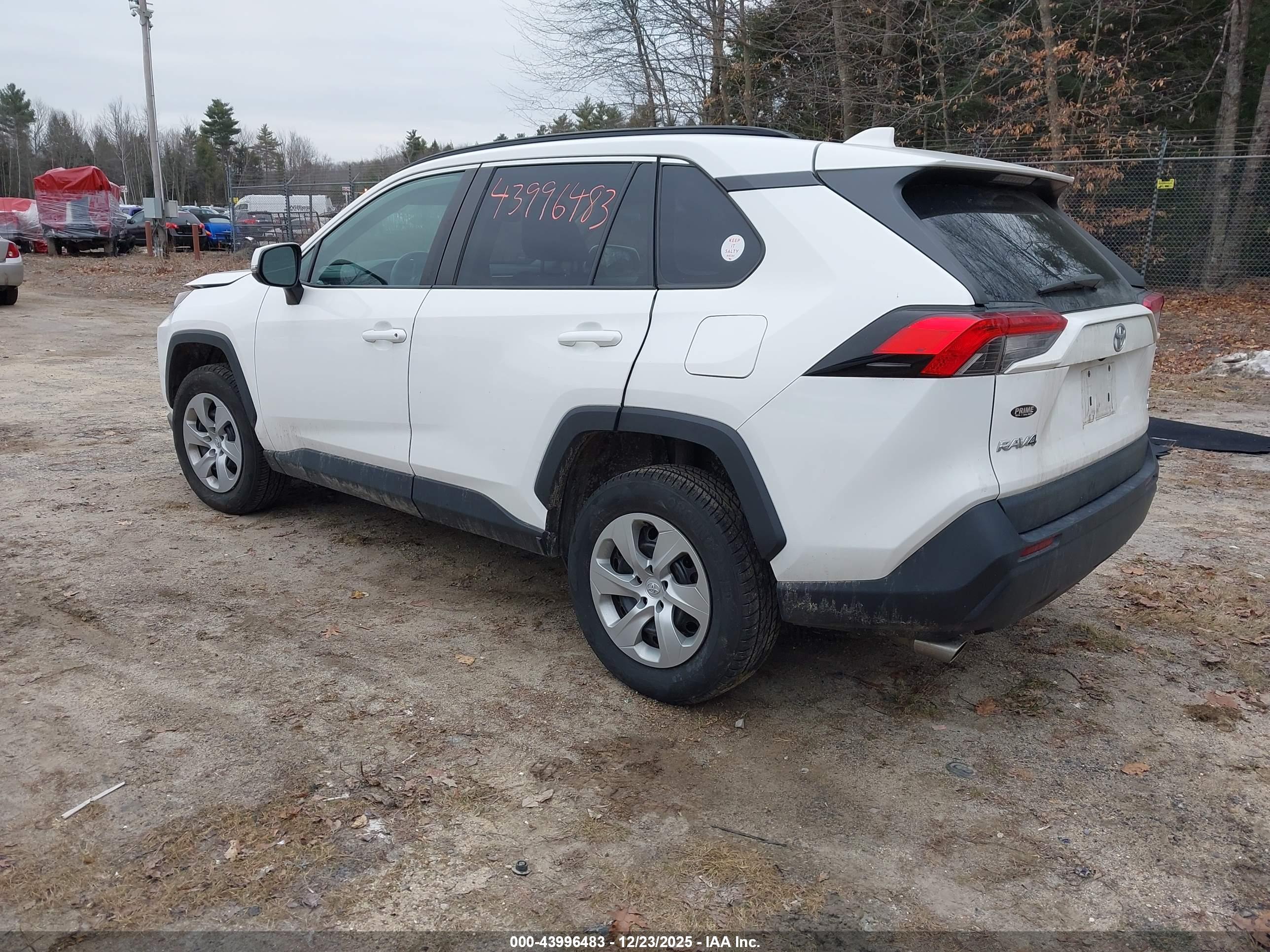 TOYOTA RAV4 image 3