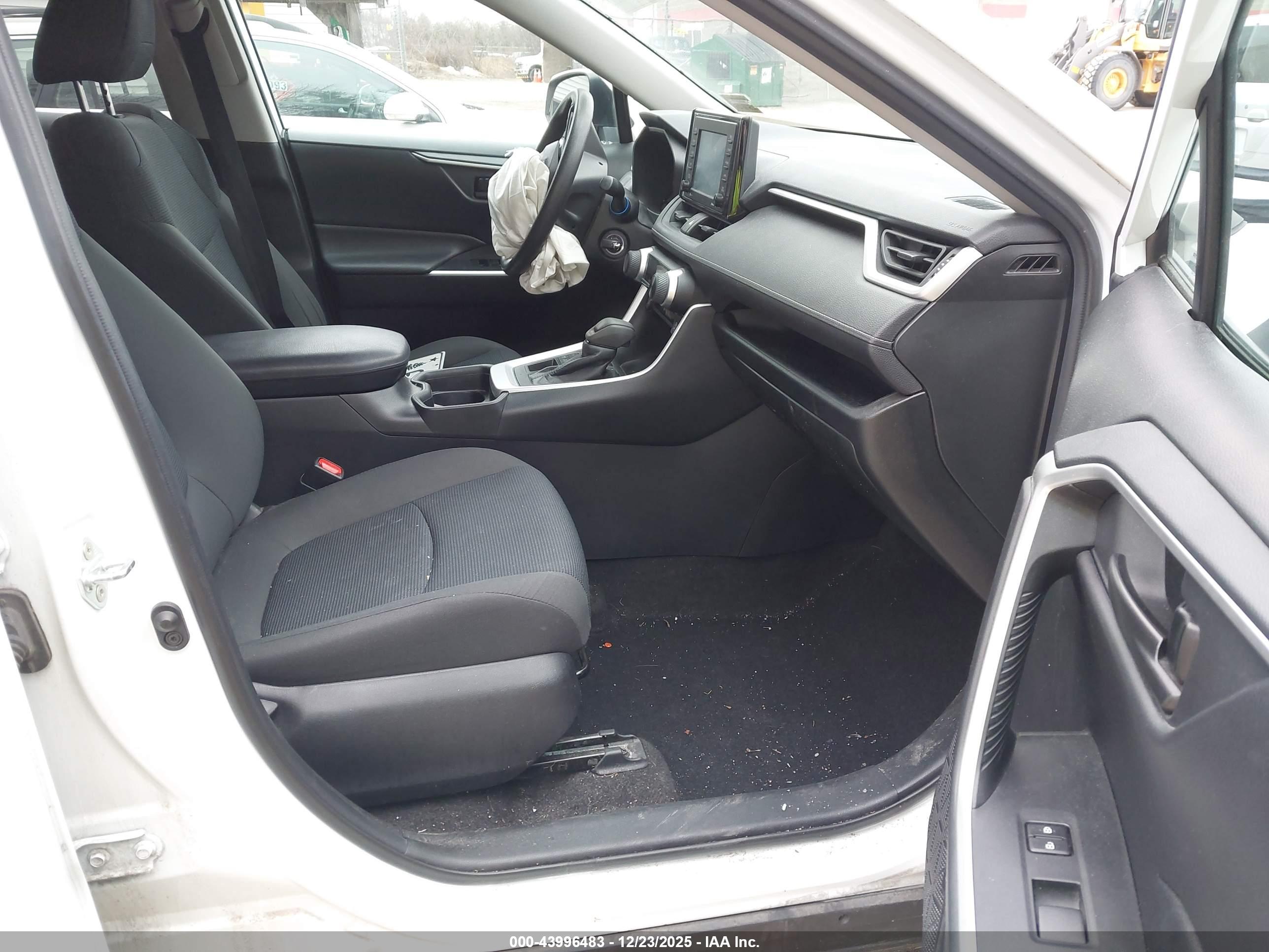 TOYOTA RAV4 image 5