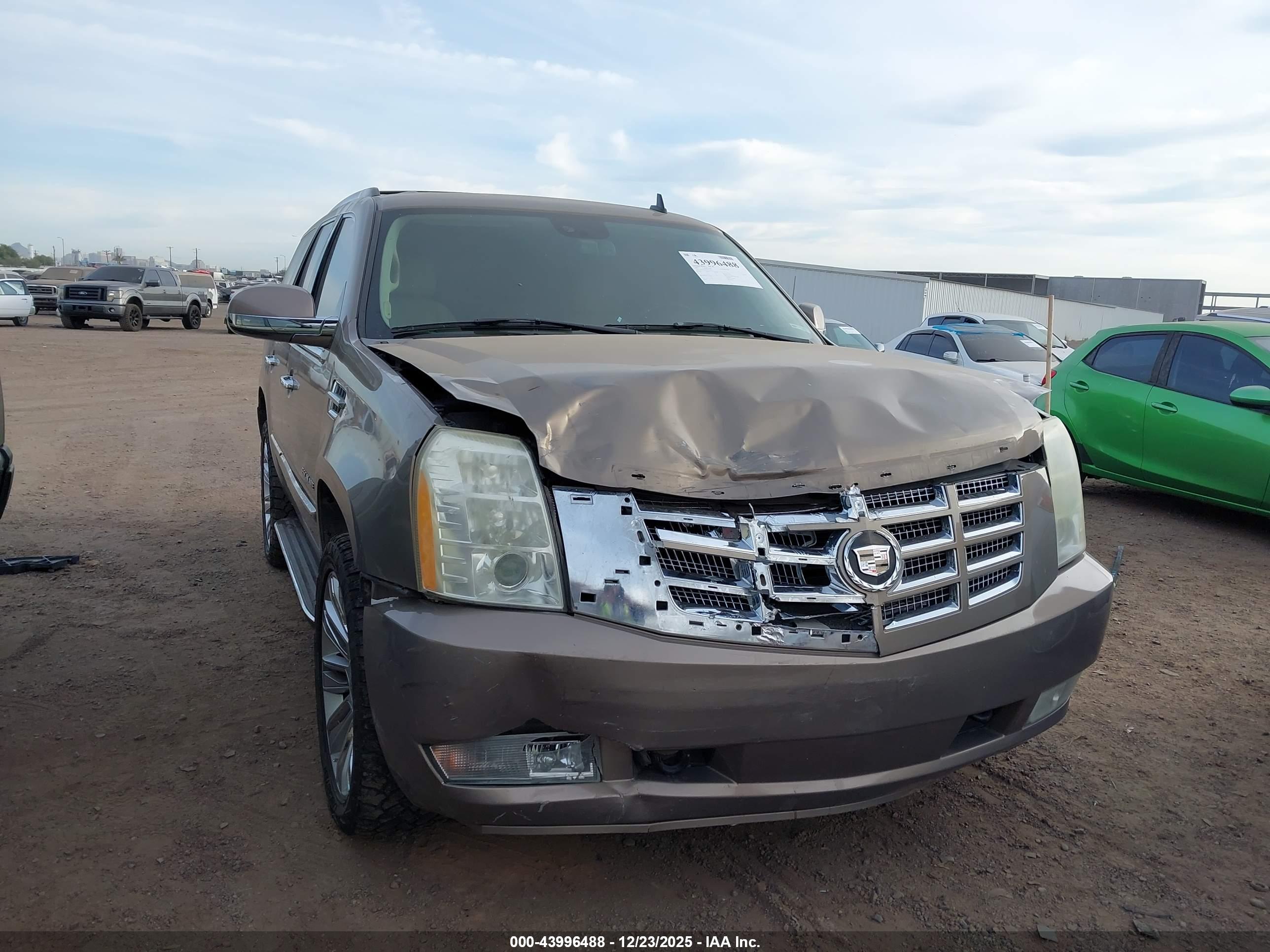CADILLAC ESCALADE image 6