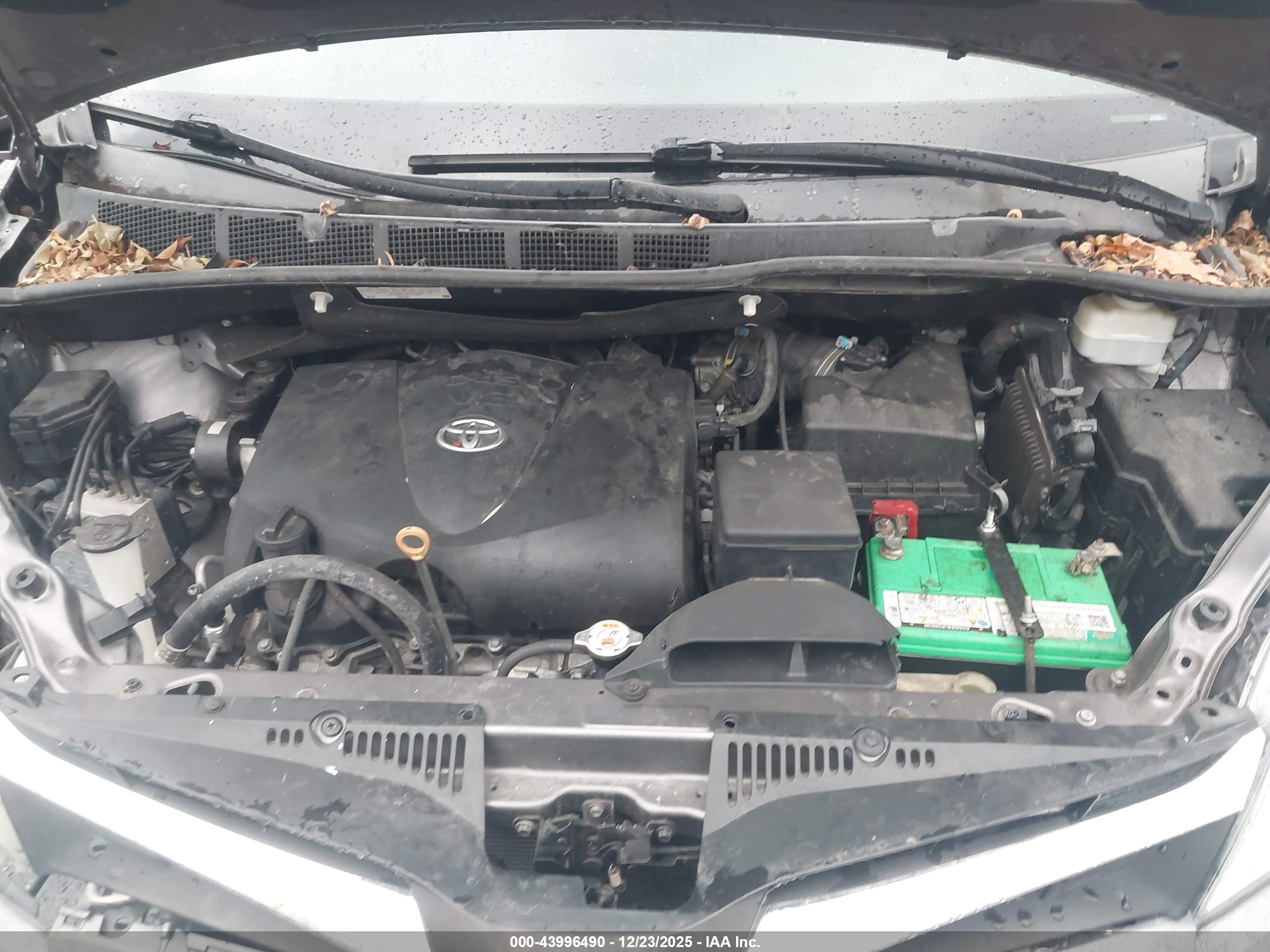 TOYOTA SIENNA image 10