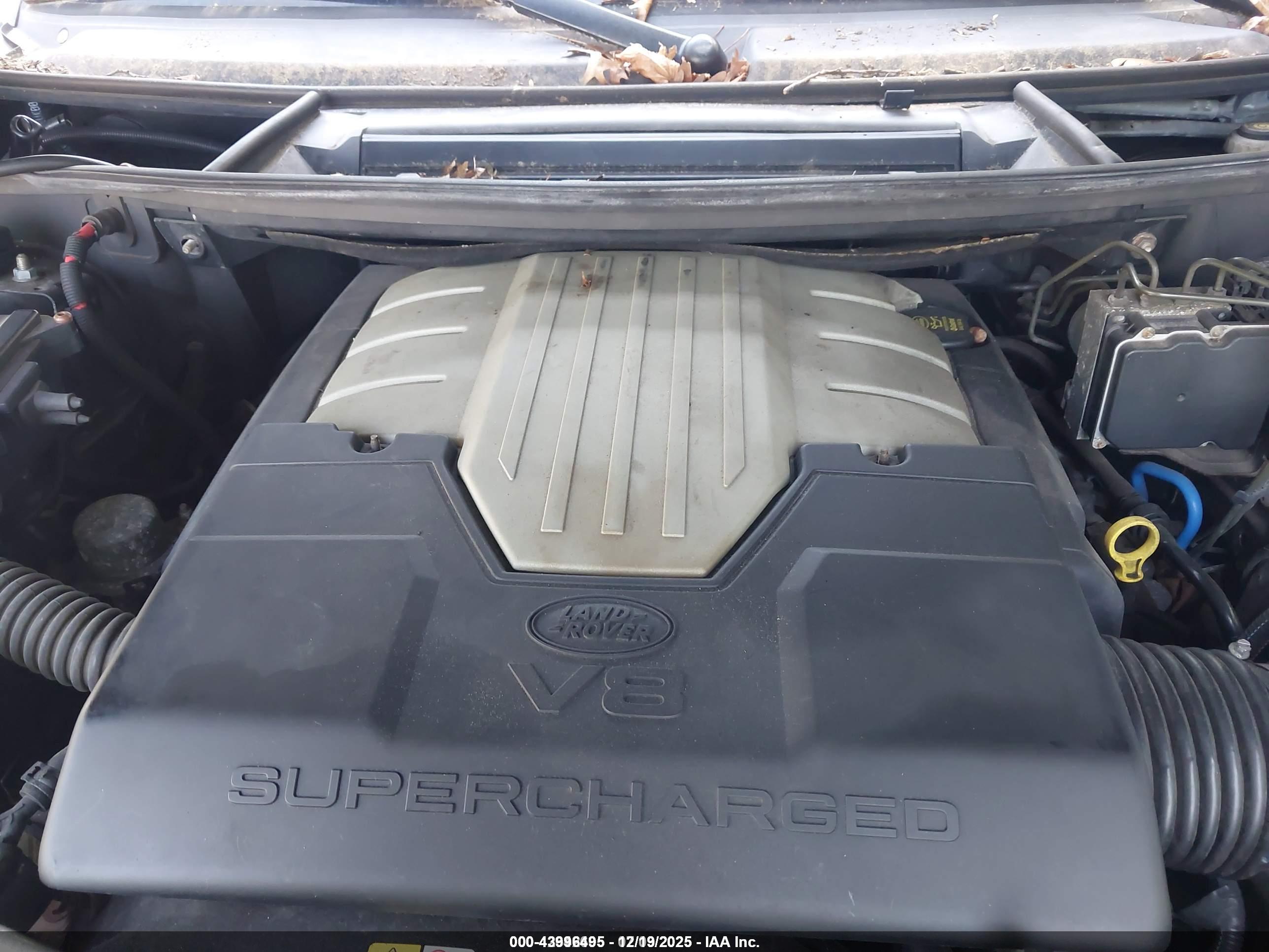 LAND ROVER image 10