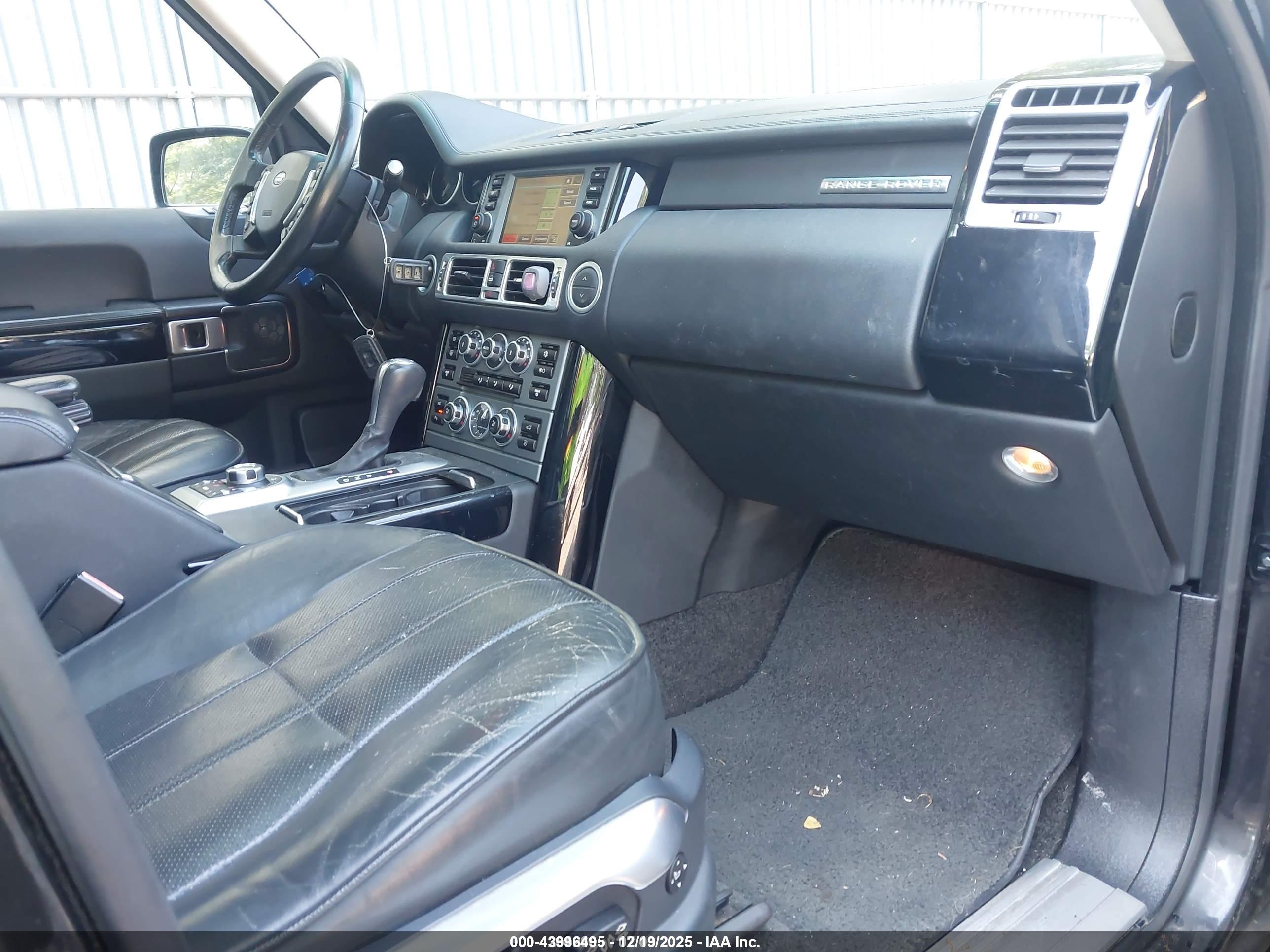 LAND ROVER image 5