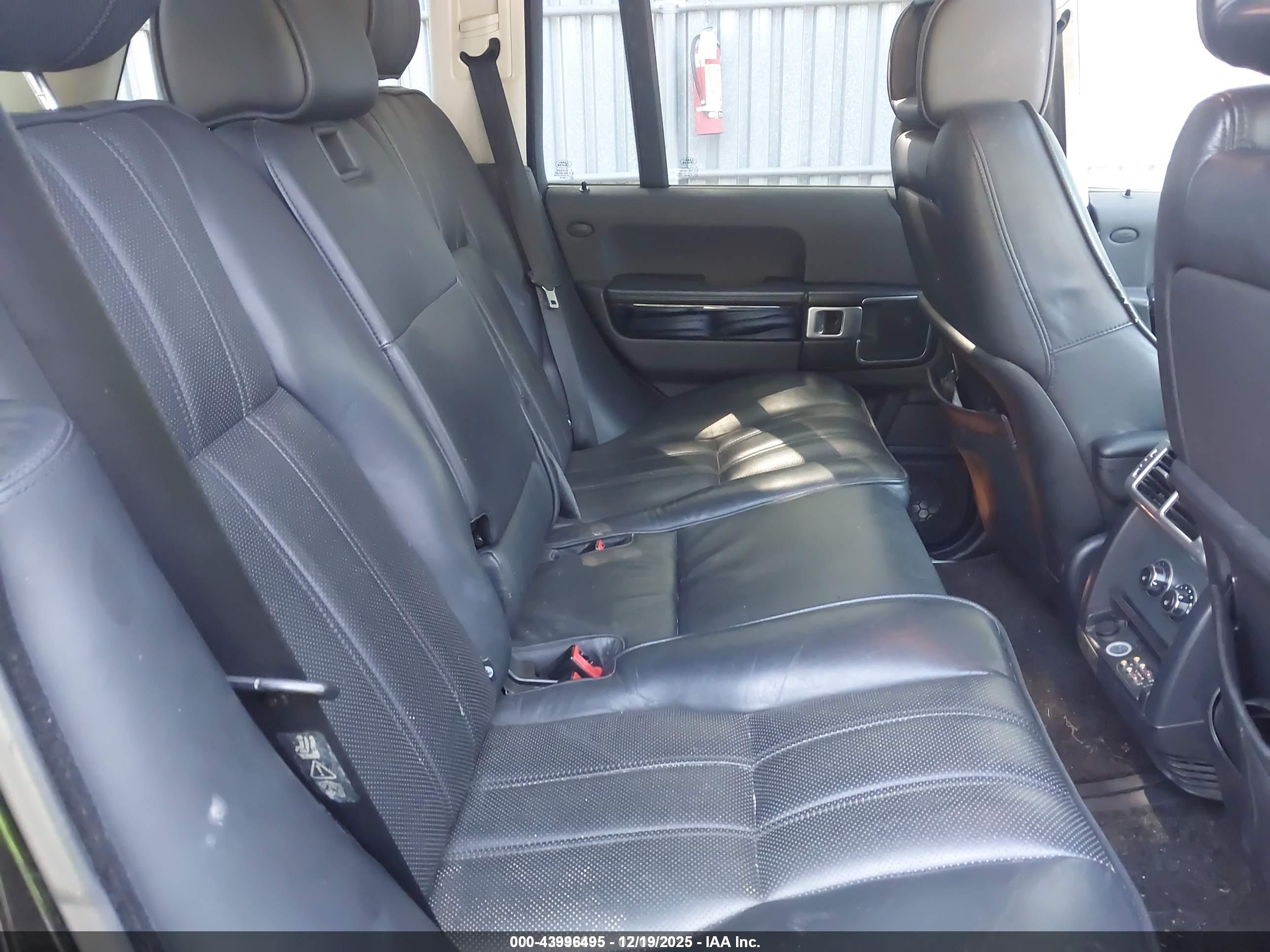 LAND ROVER image 8
