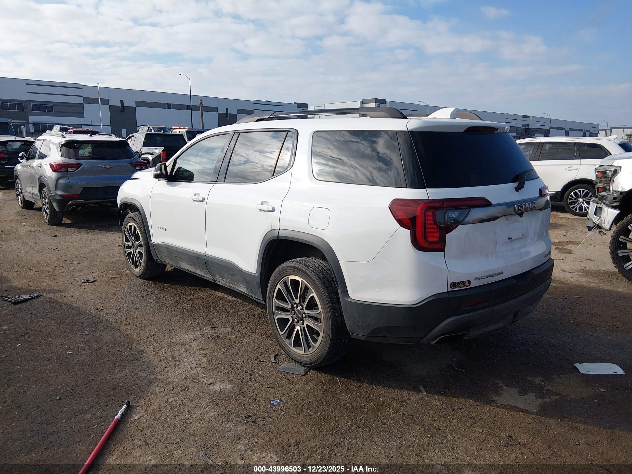 GMC ACADIA image 3
