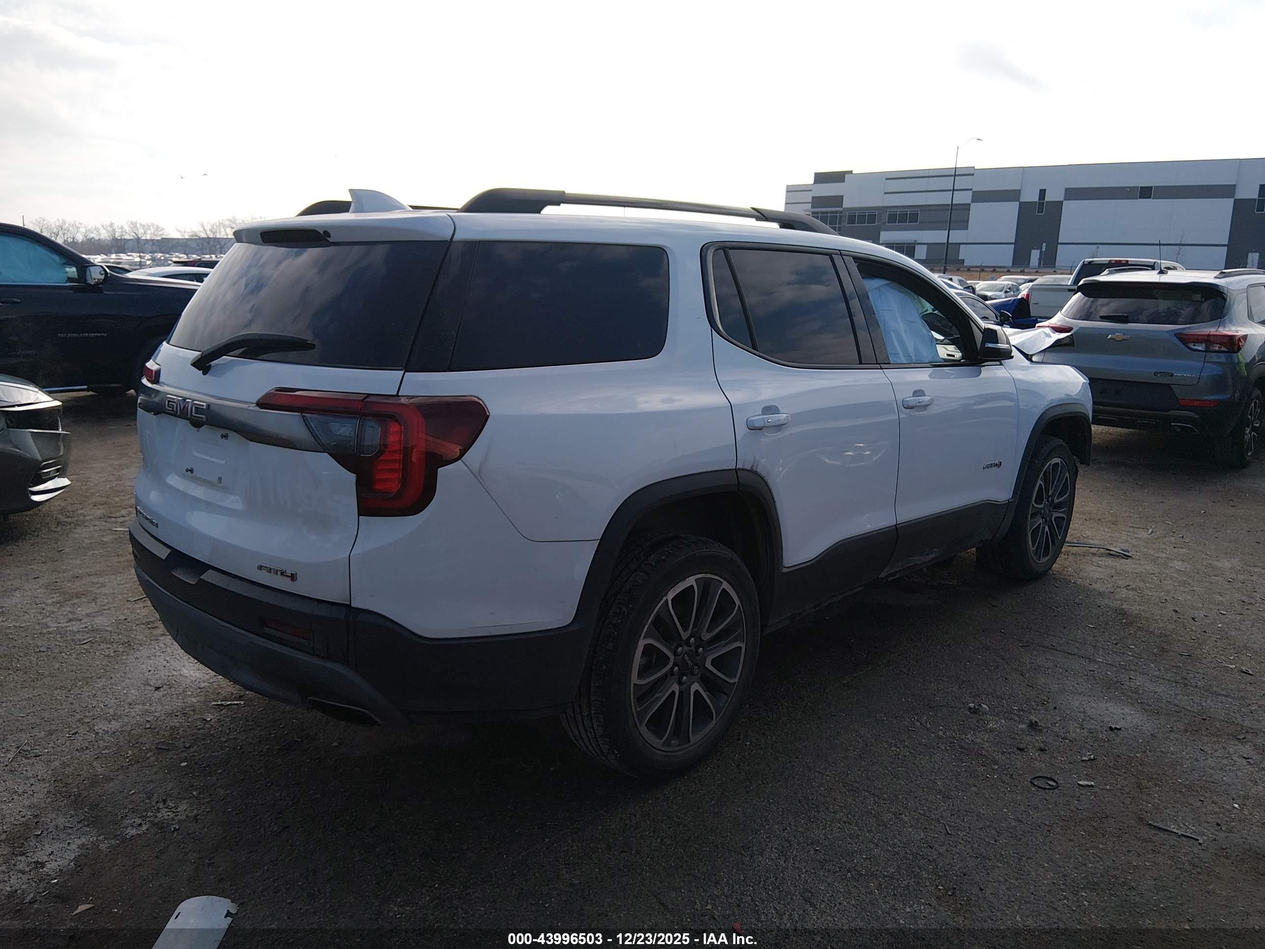 GMC ACADIA image 4