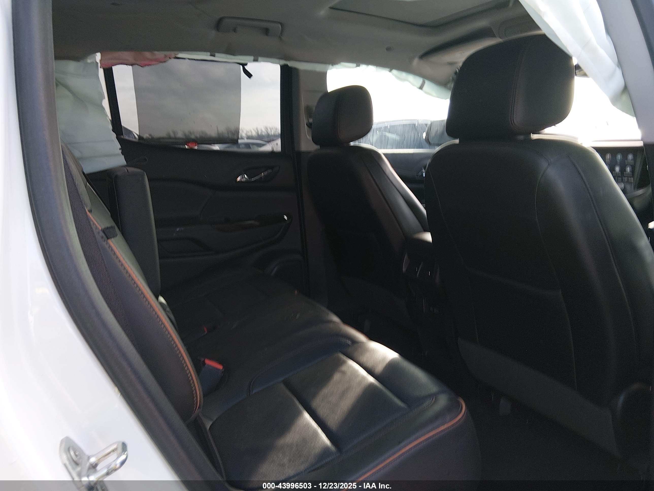 GMC ACADIA image 8