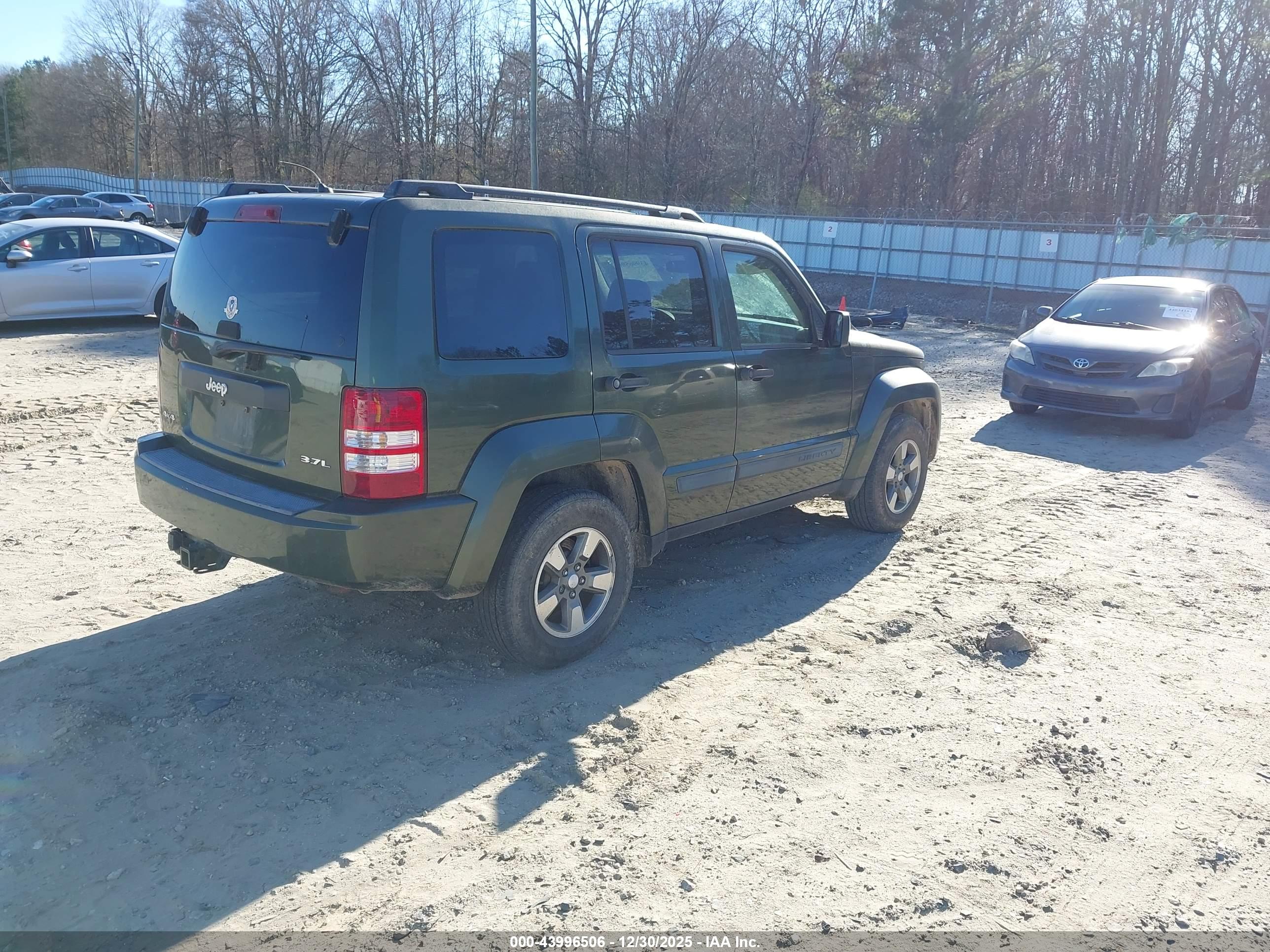 JEEP LIBERTY image 4