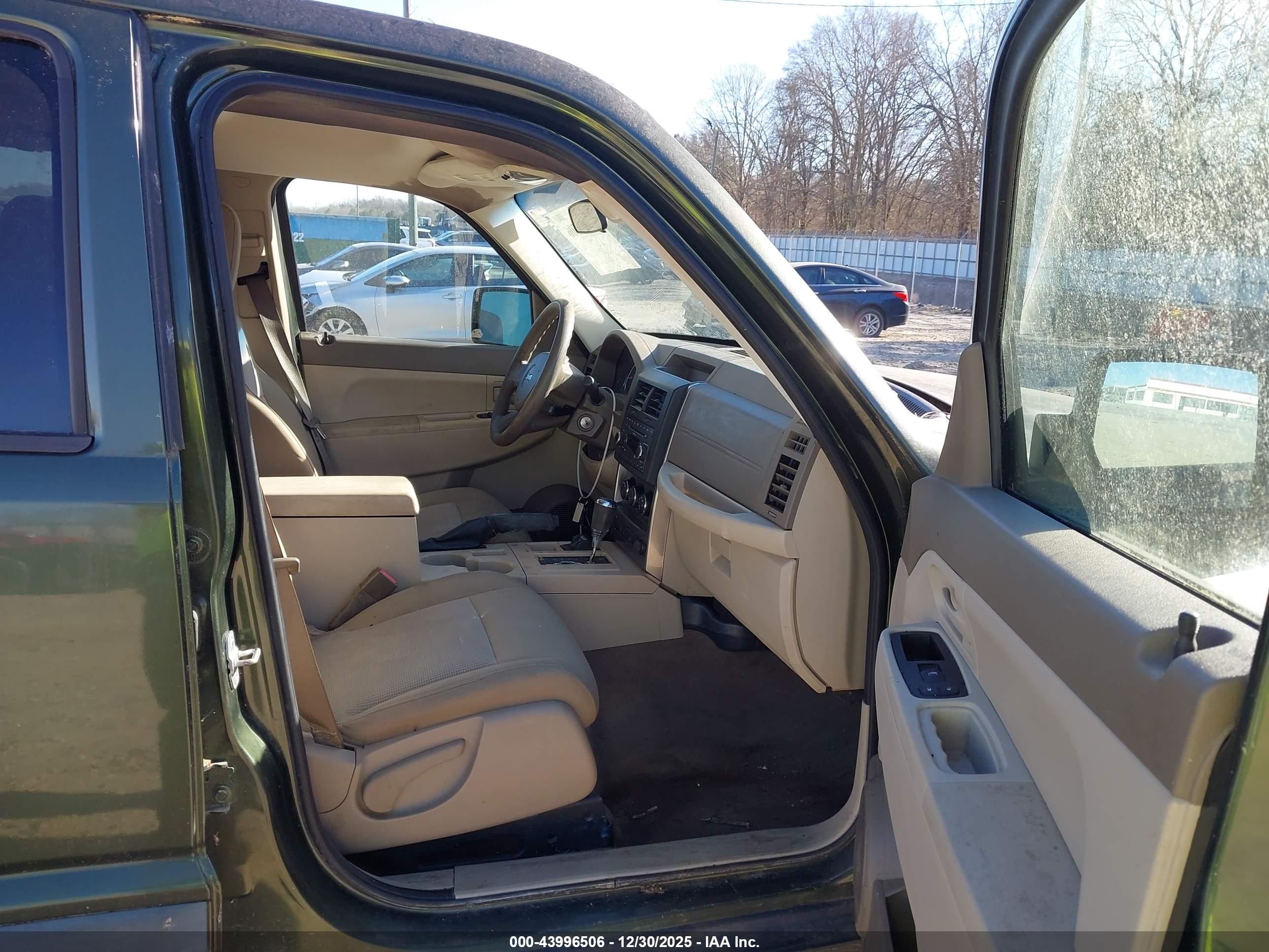 JEEP LIBERTY image 5