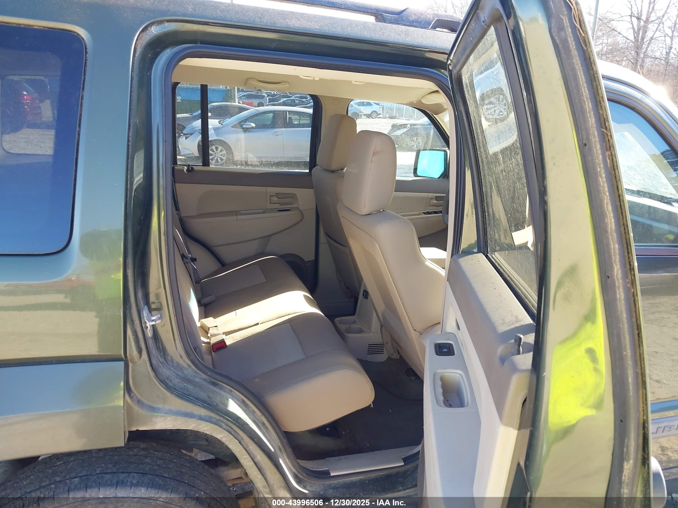 JEEP LIBERTY image 8