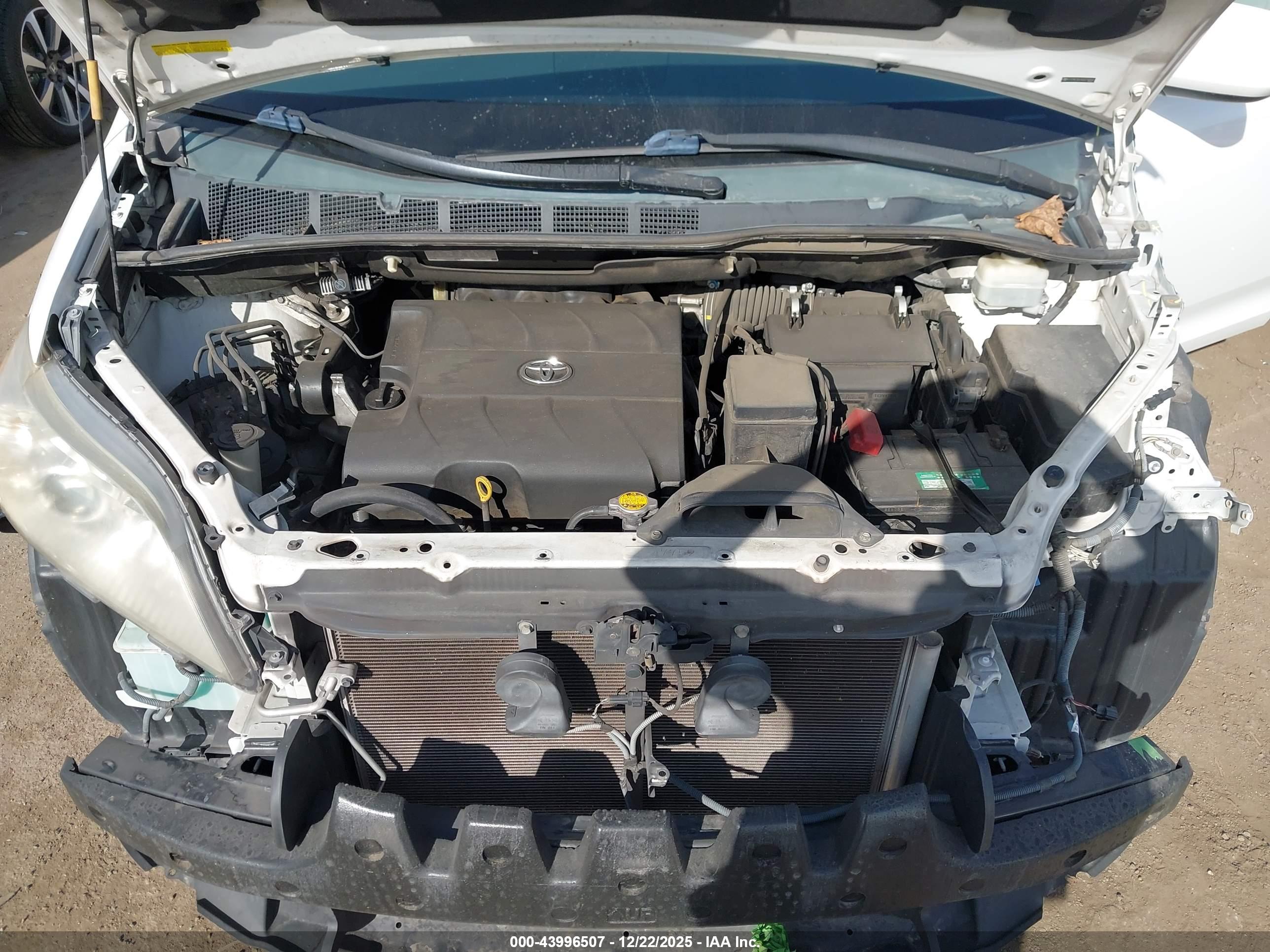 TOYOTA SIENNA image 10
