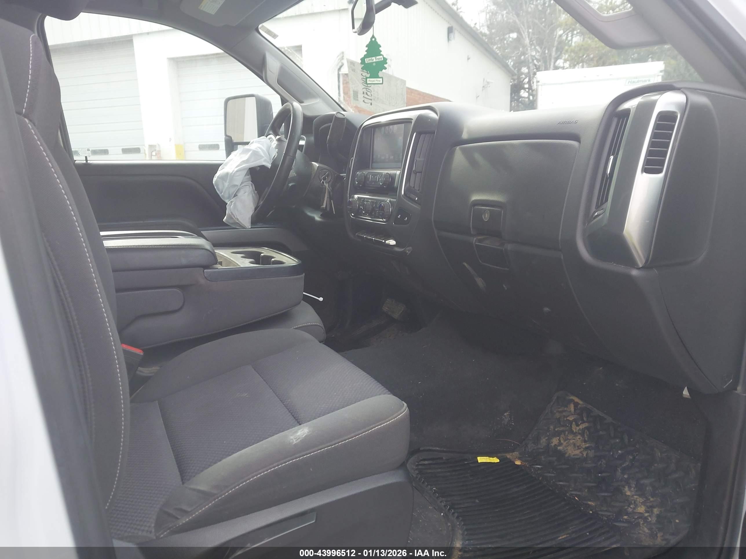 CHEVROLET SILVERADO image 5