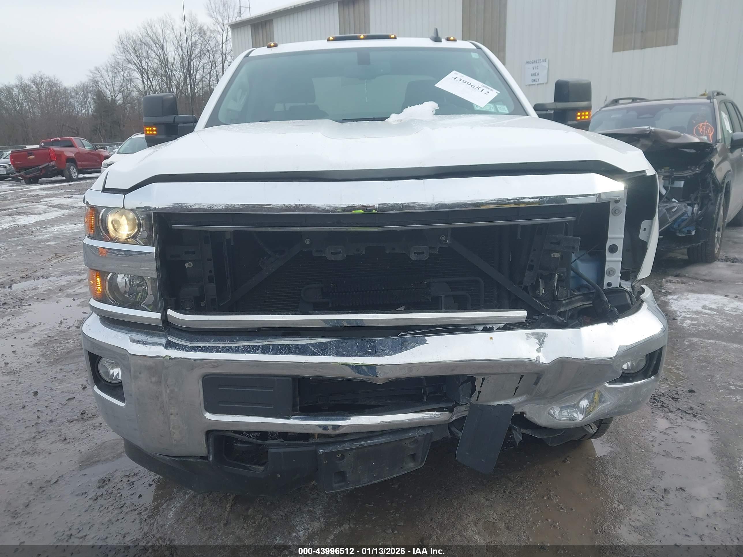 CHEVROLET SILVERADO image 6