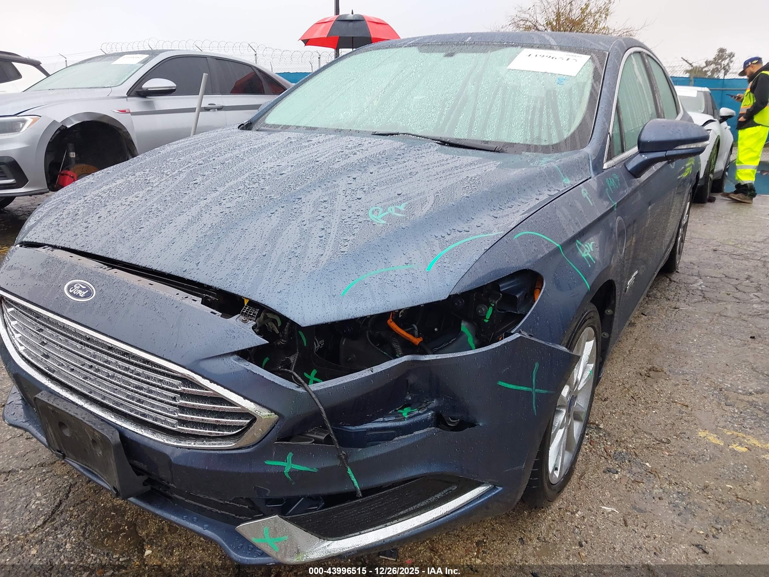 FORD FUSION image 6