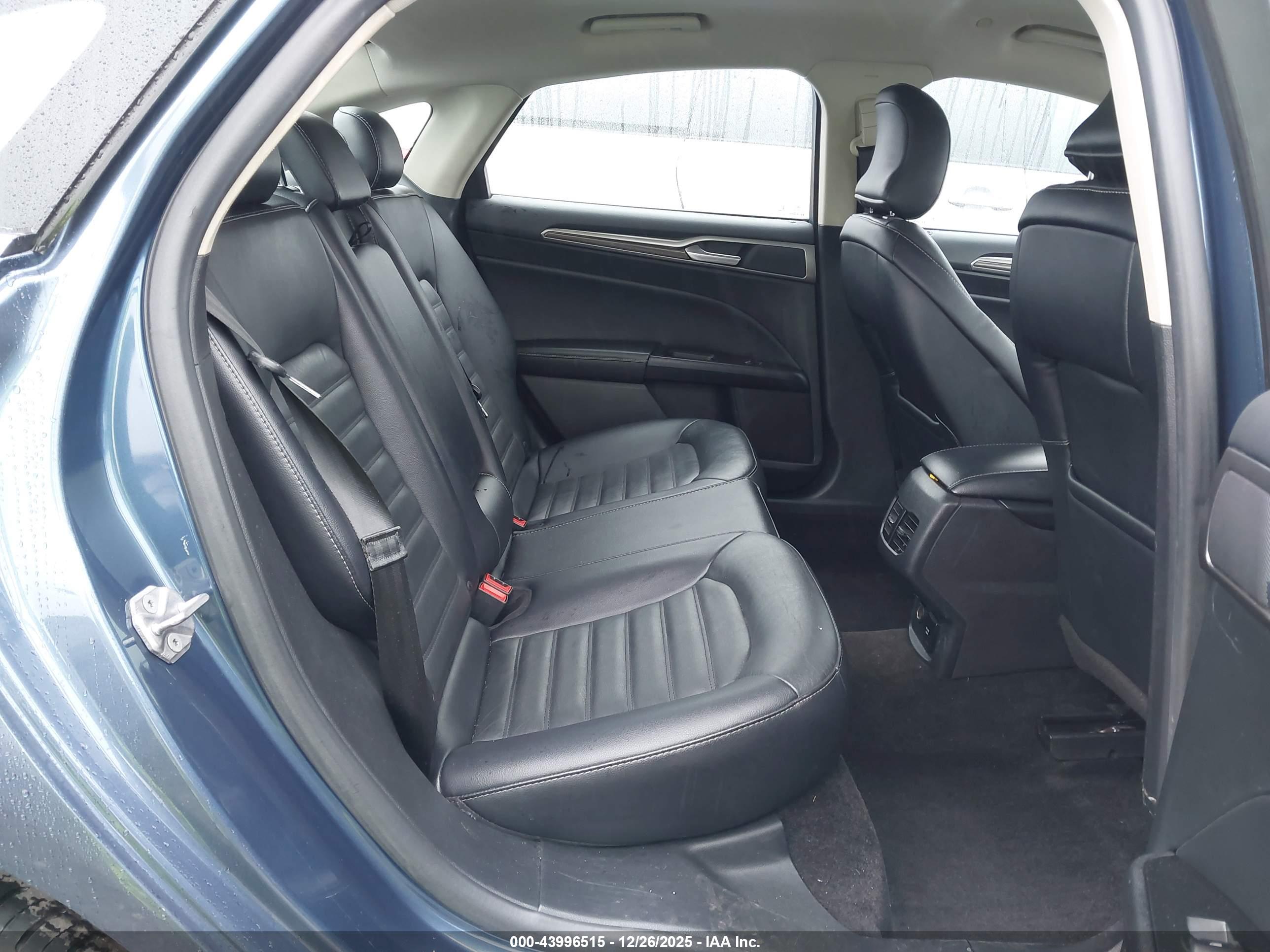 FORD FUSION image 8