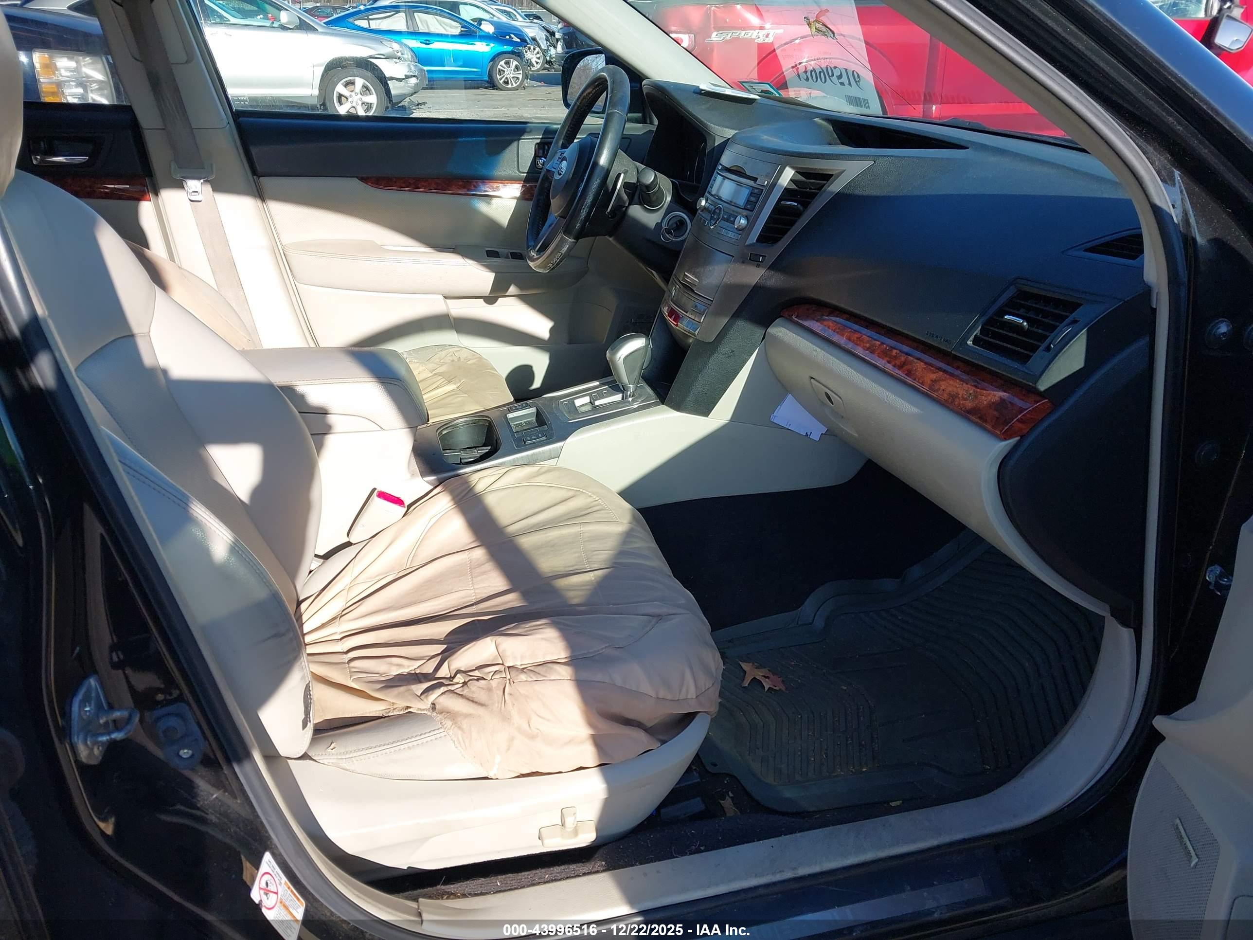 SUBARU OUTBACK image 5