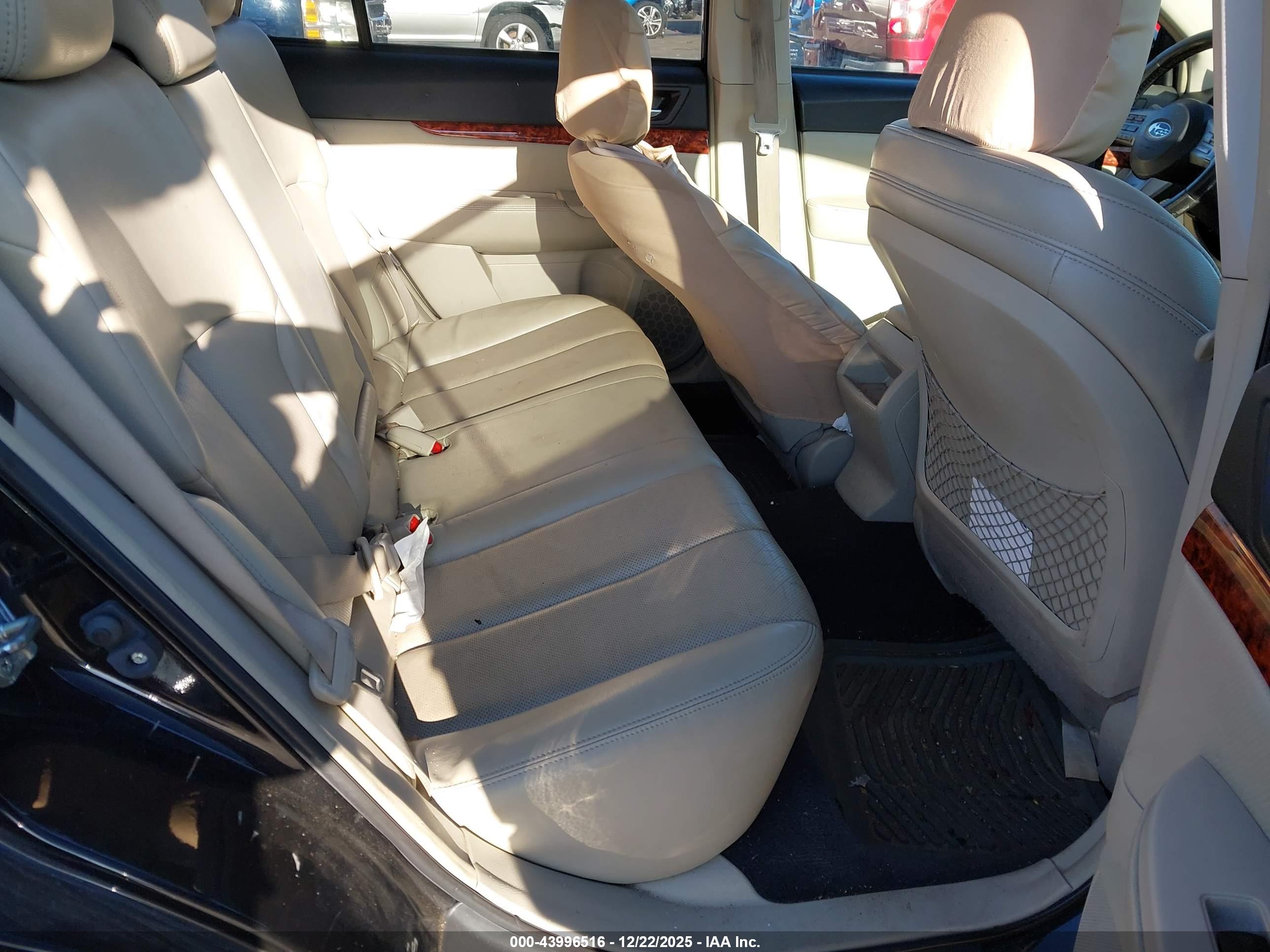 SUBARU OUTBACK image 8