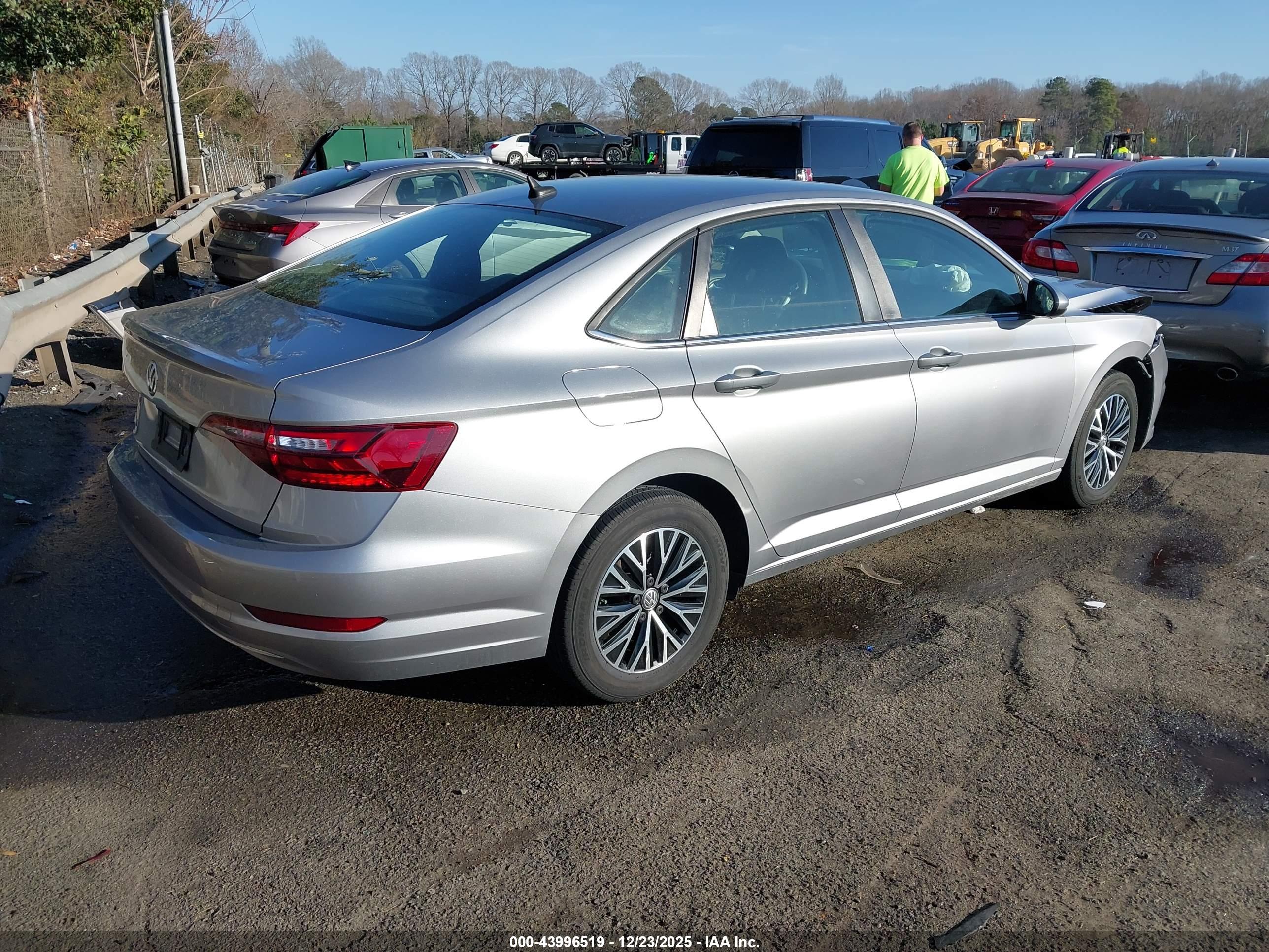 VOLKSWAGEN JETTA image 4