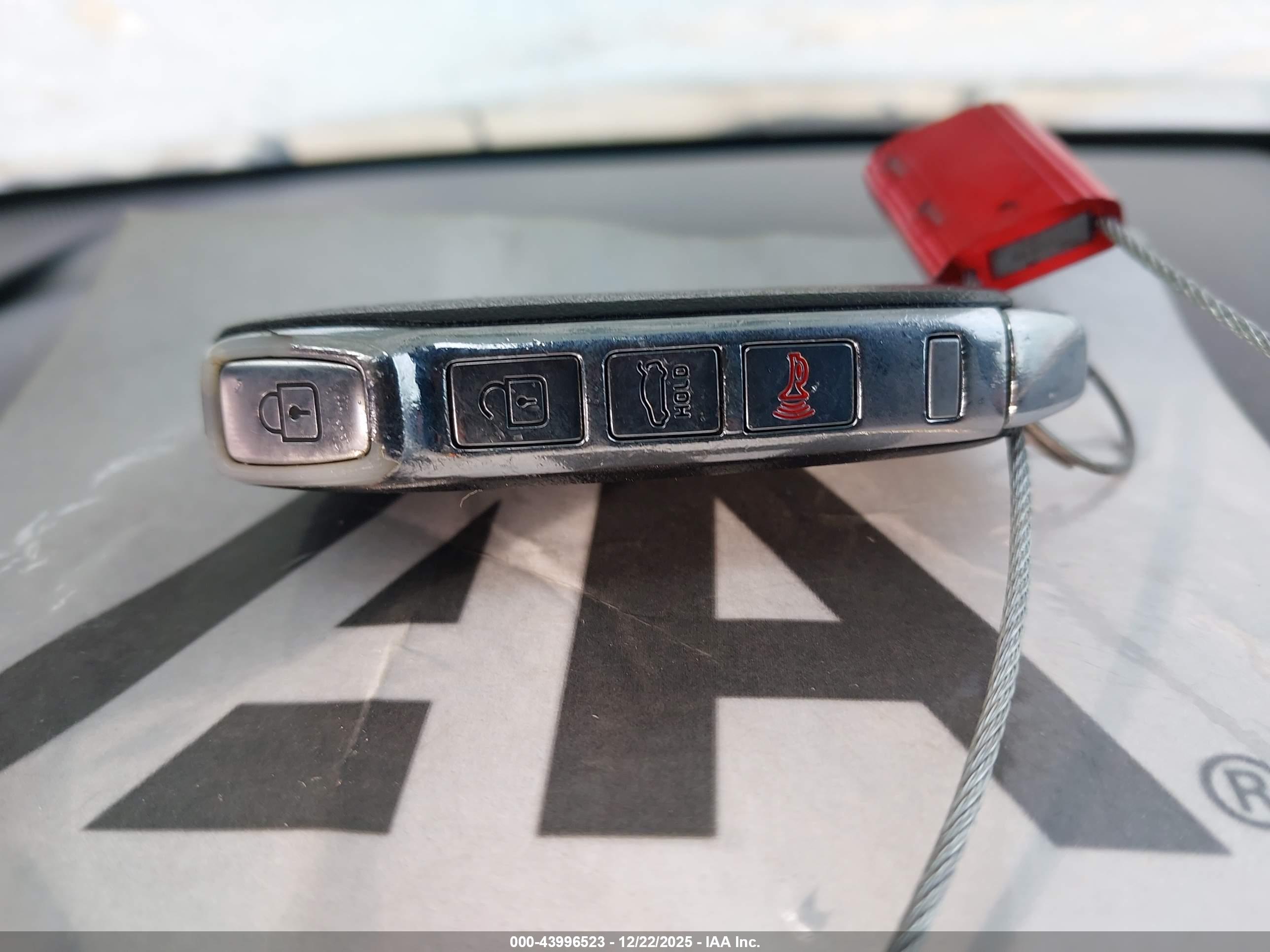 KIA K5 image 11