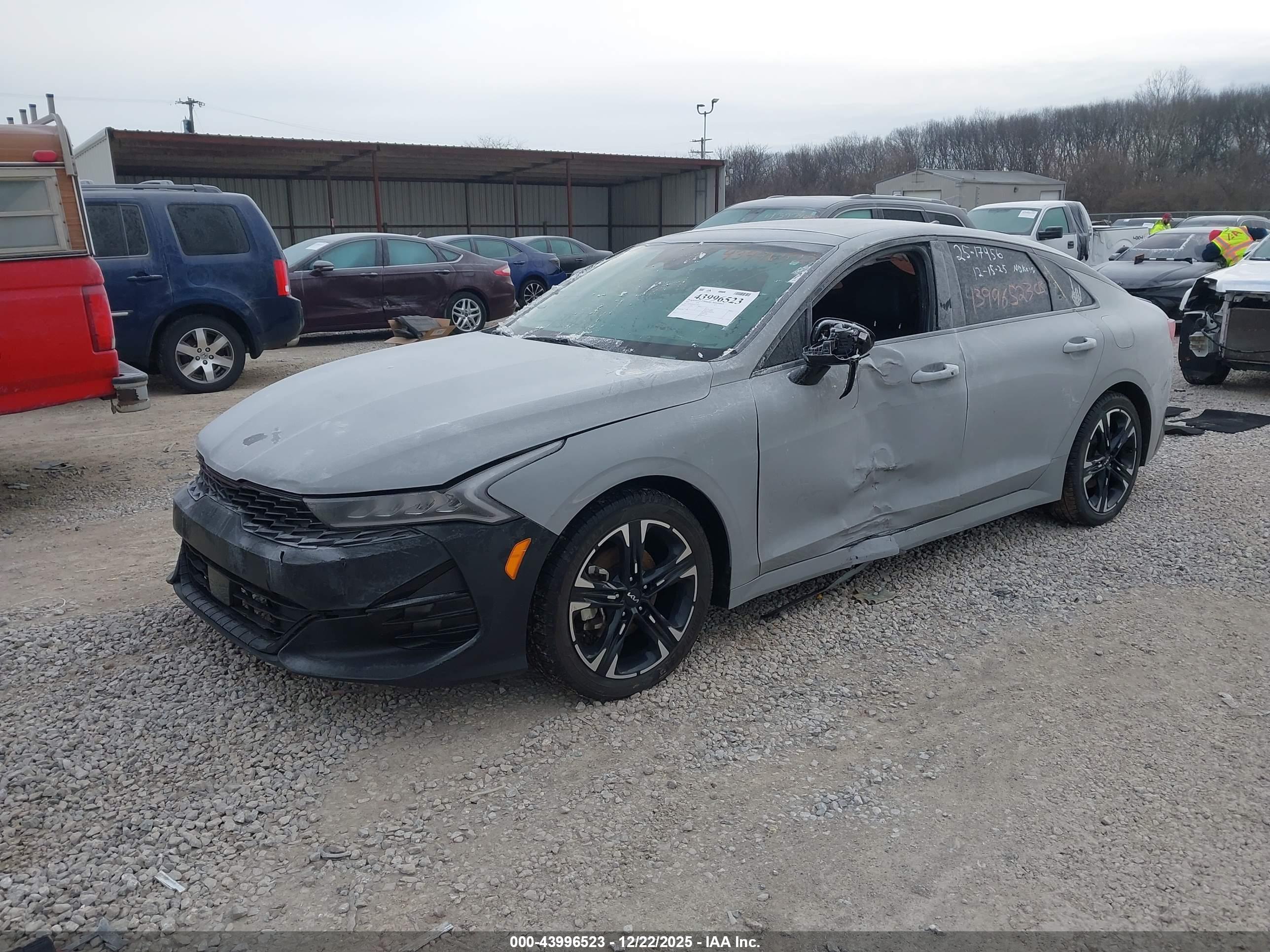 KIA K5 image 2