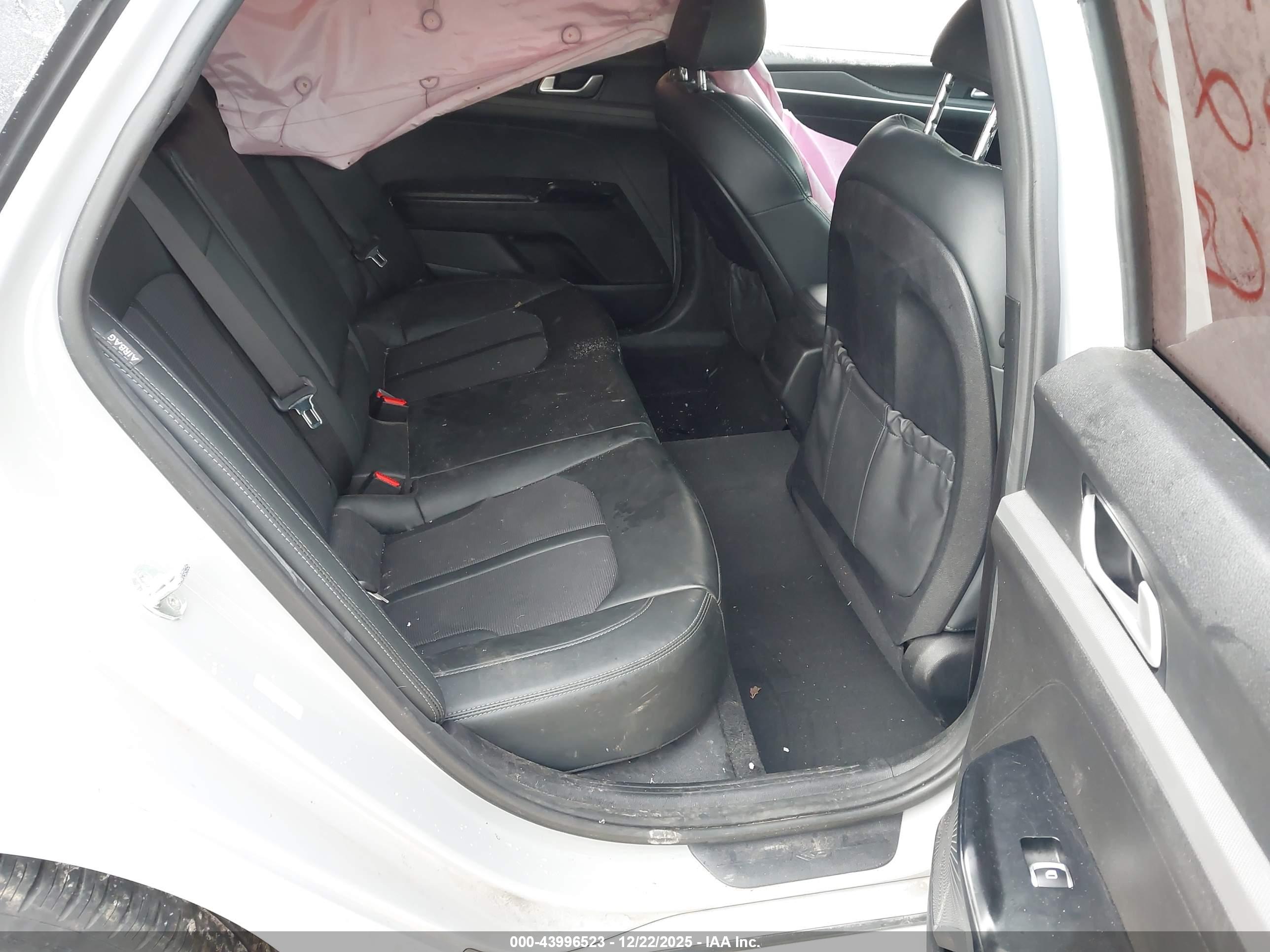 KIA K5 image 8