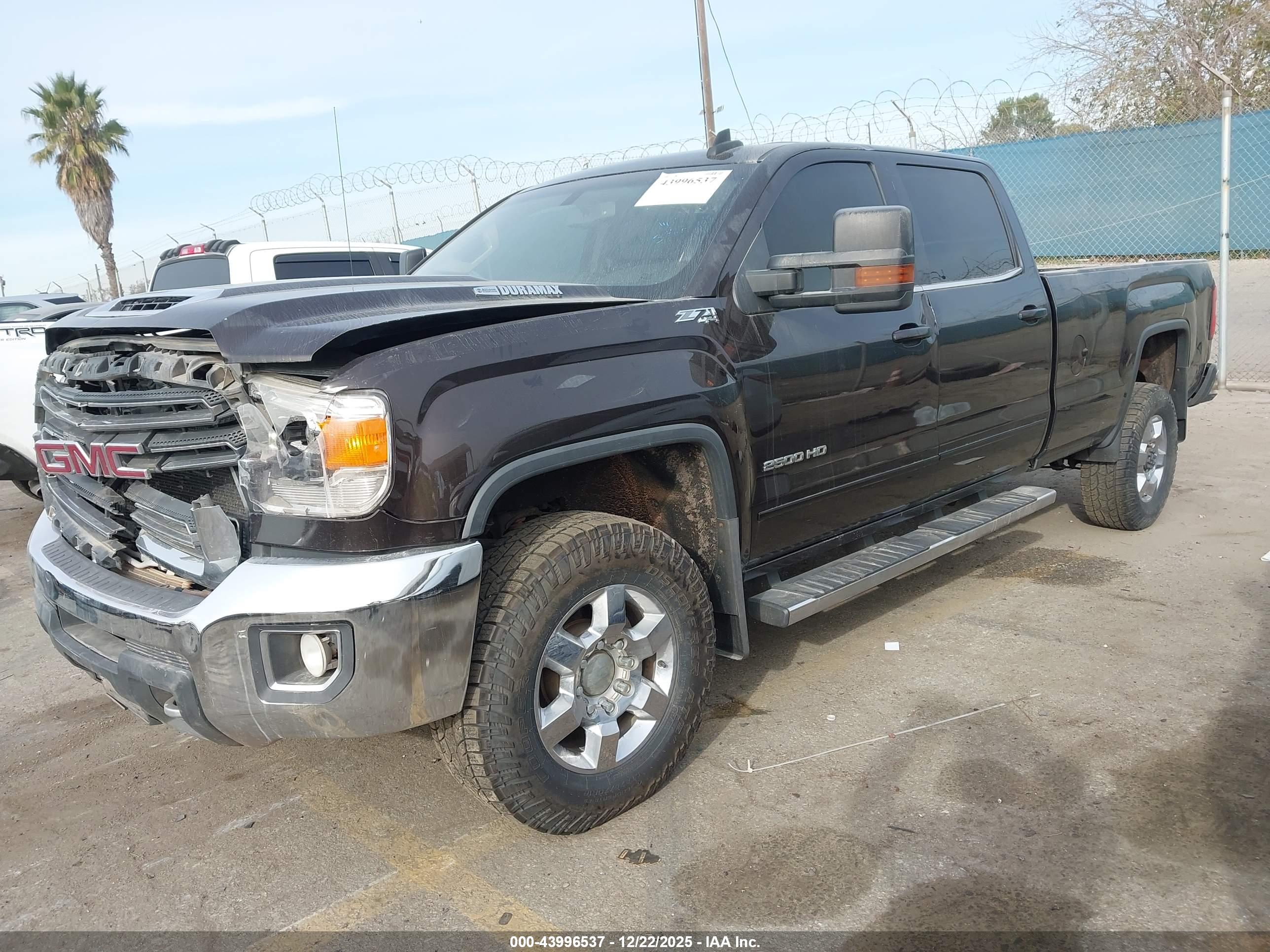 GMC SIERRA image 2