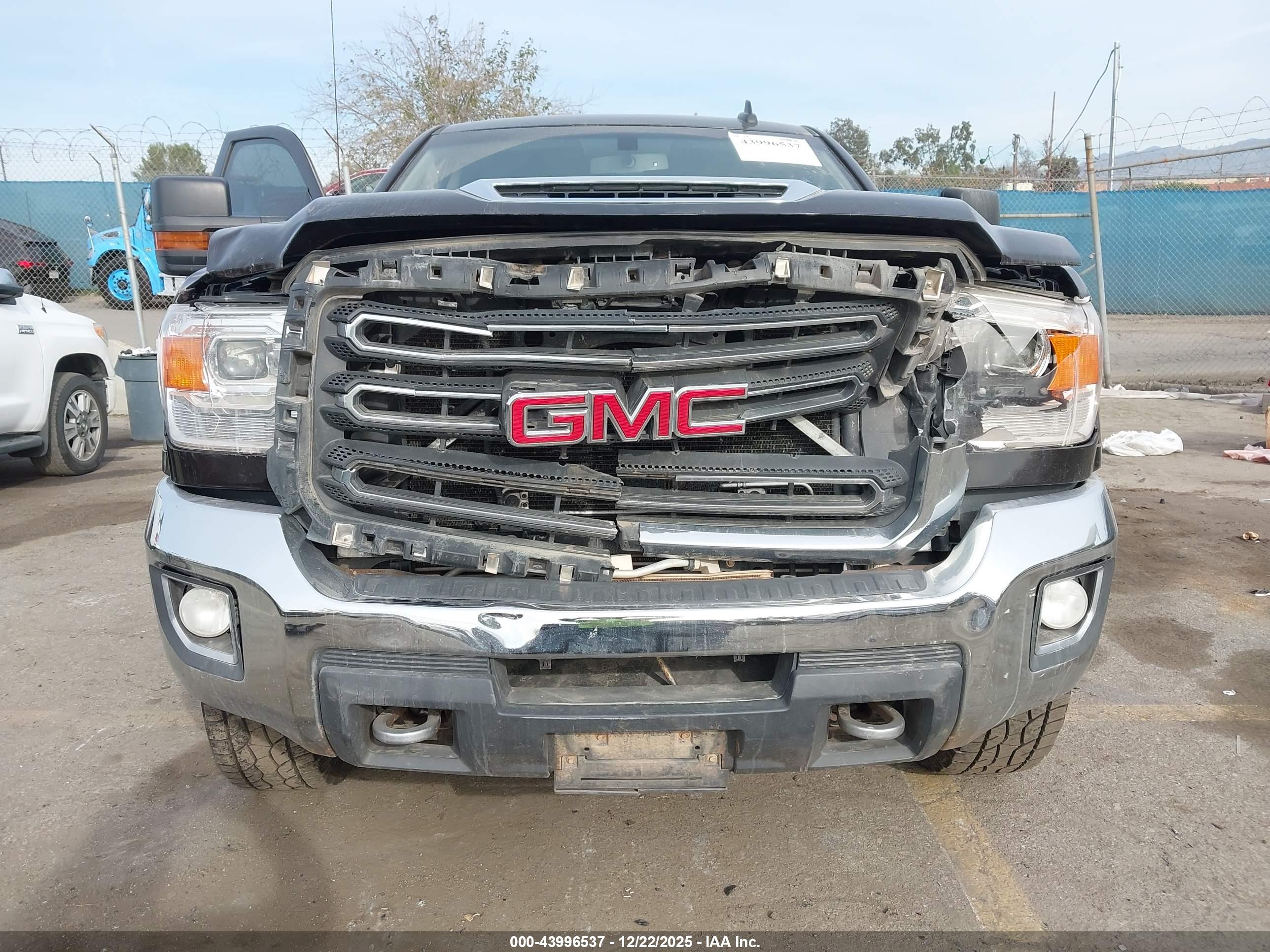GMC SIERRA image 6