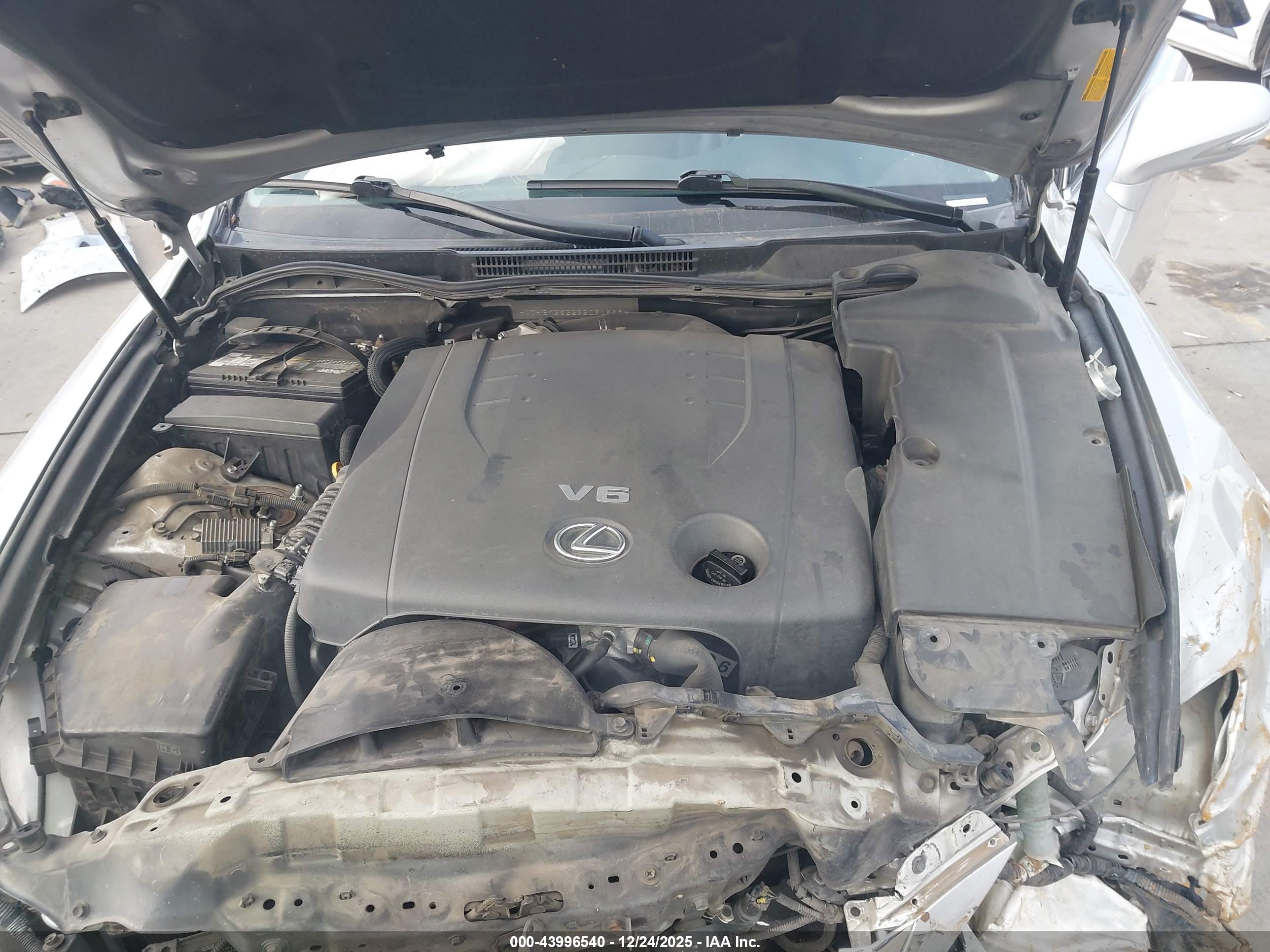 LEXUS IS image 10