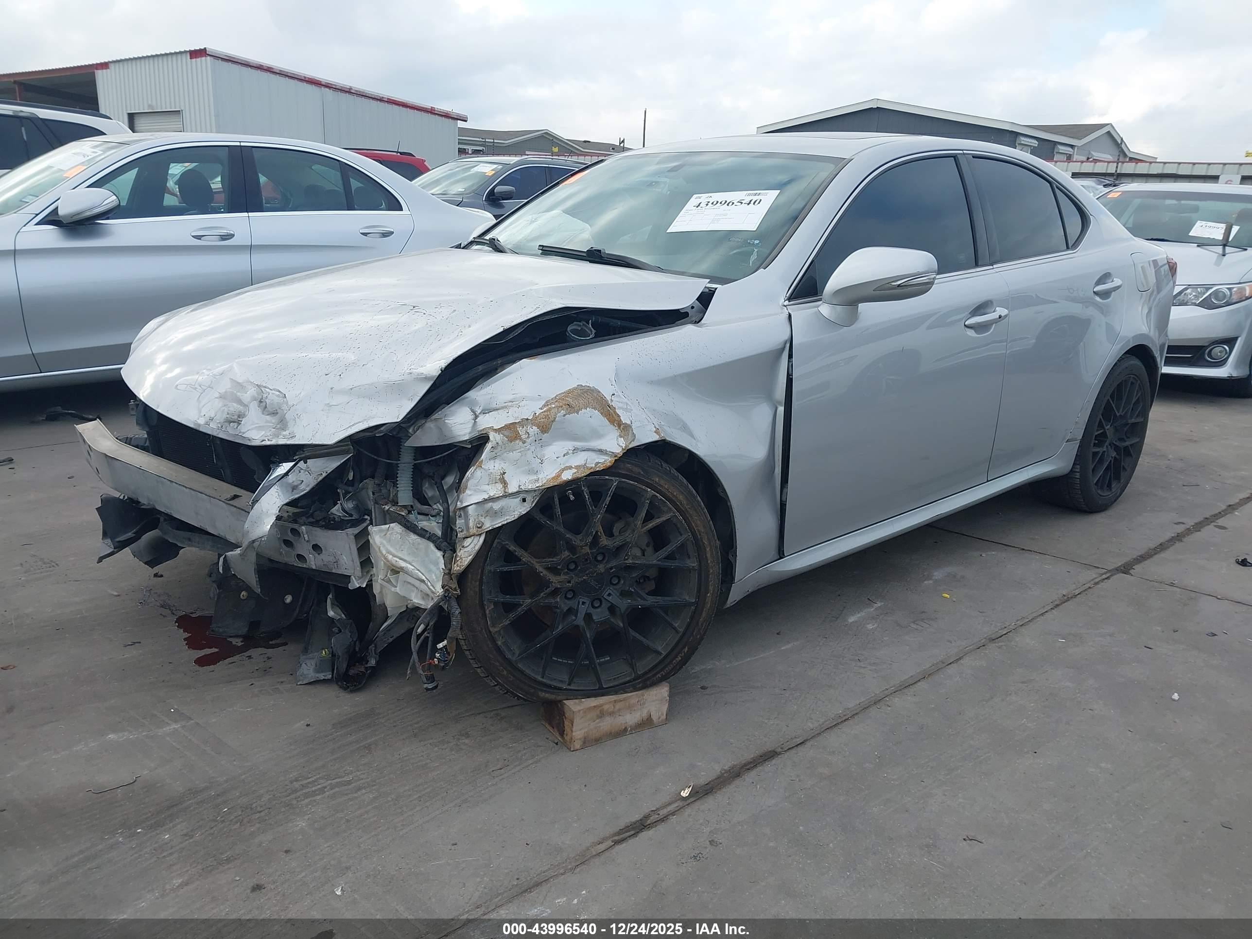 LEXUS IS image 2