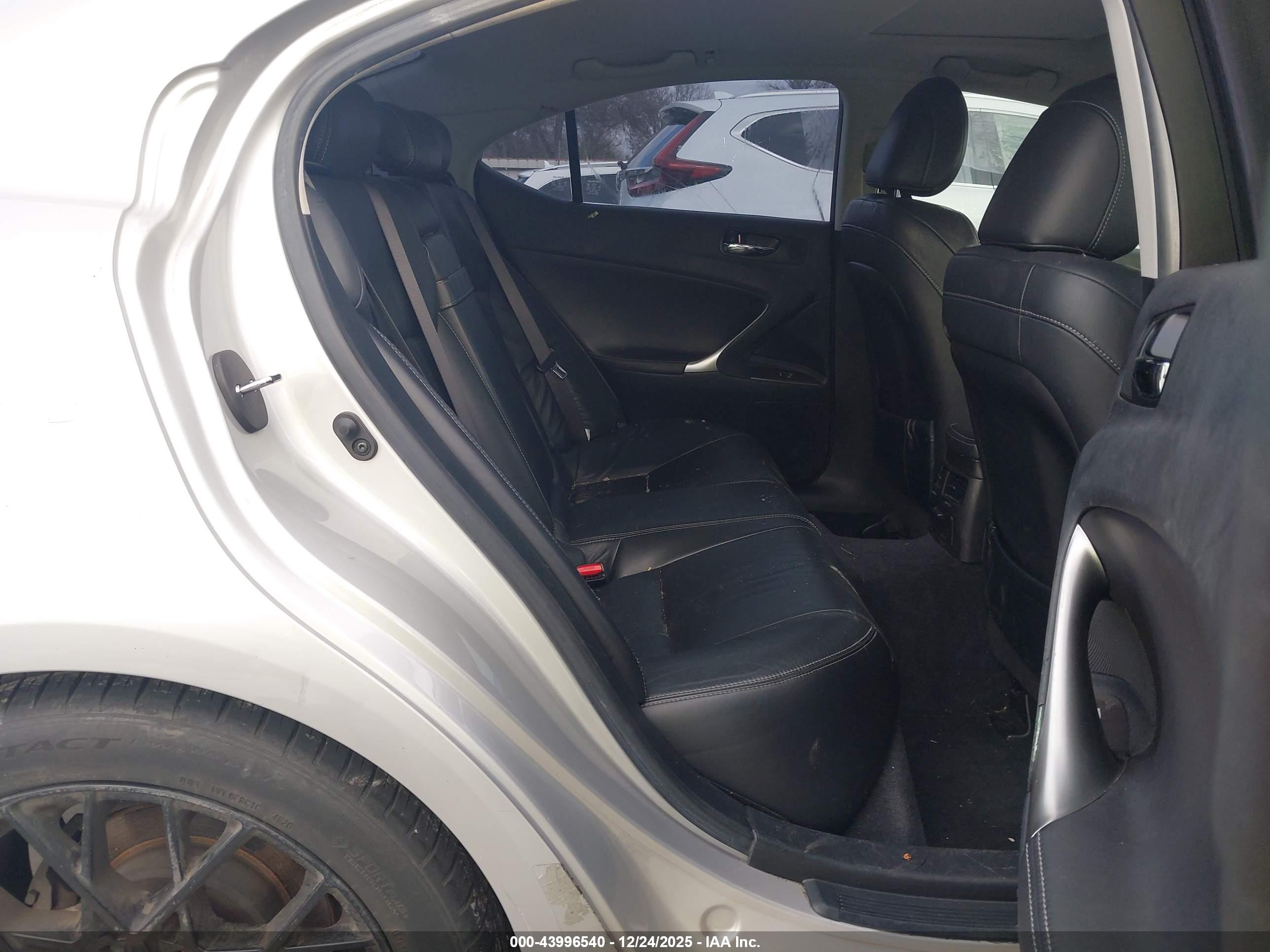 LEXUS IS image 8