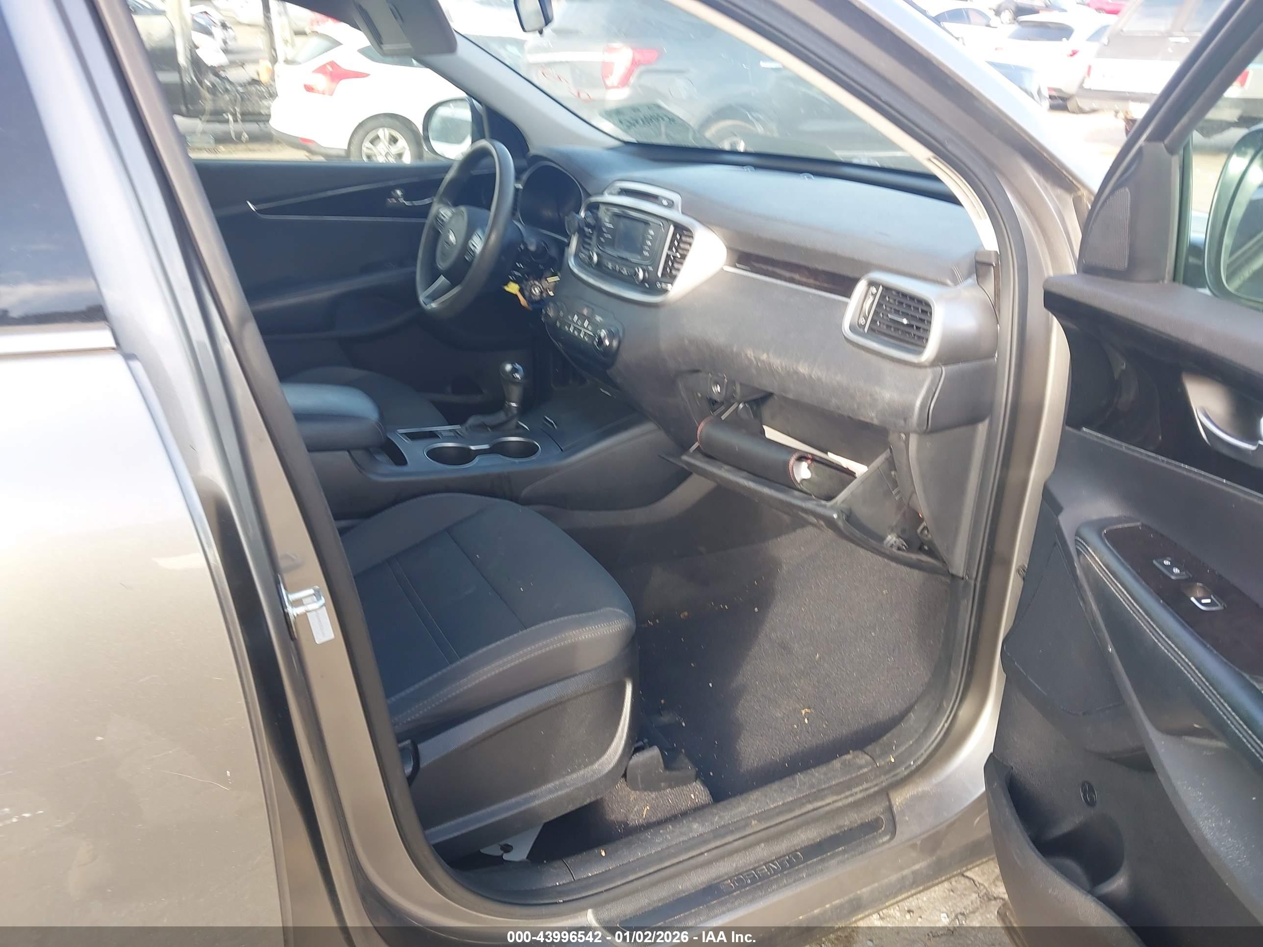 KIA SORENTO image 5