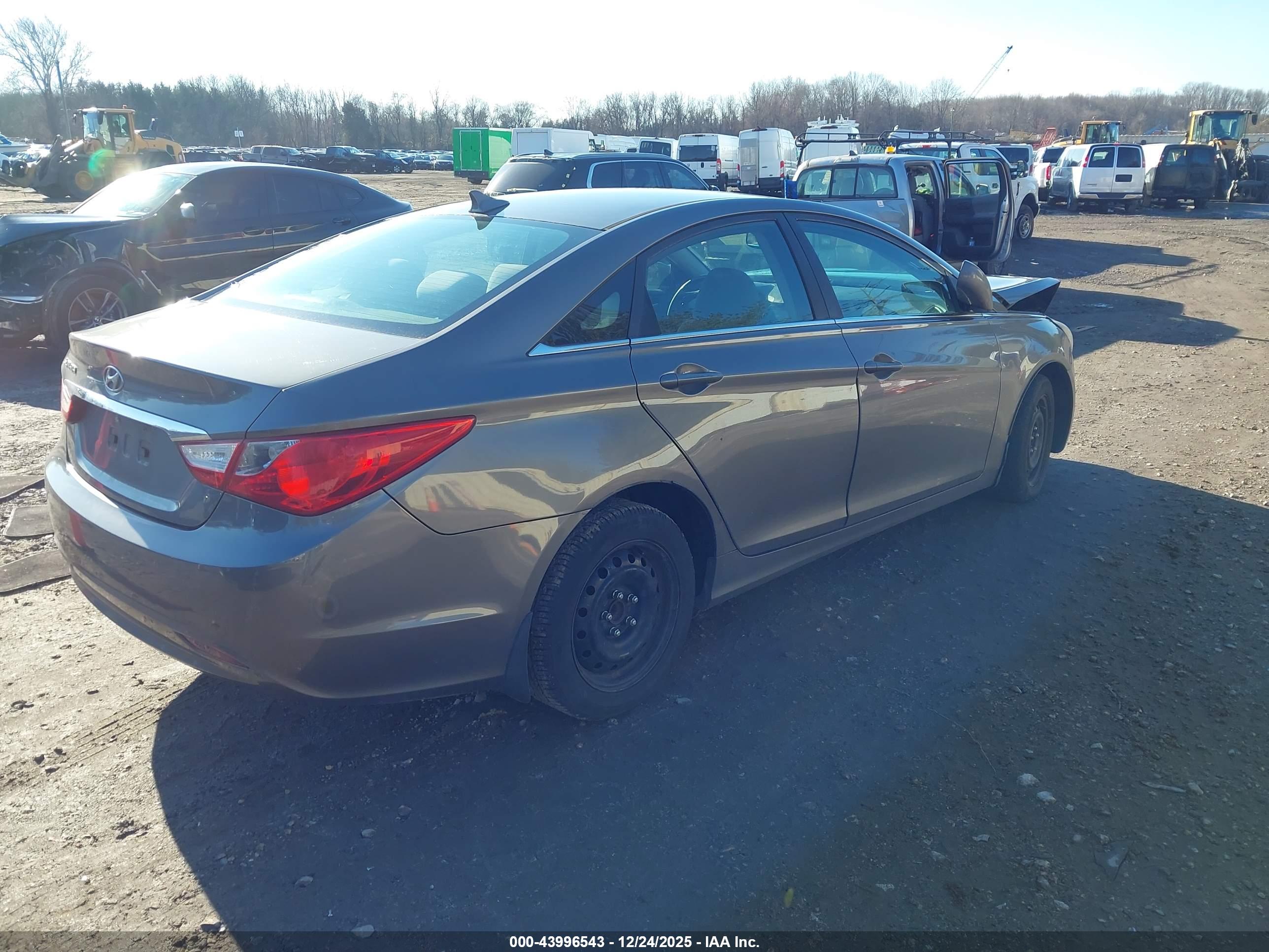 HYUNDAI SONATA image 4