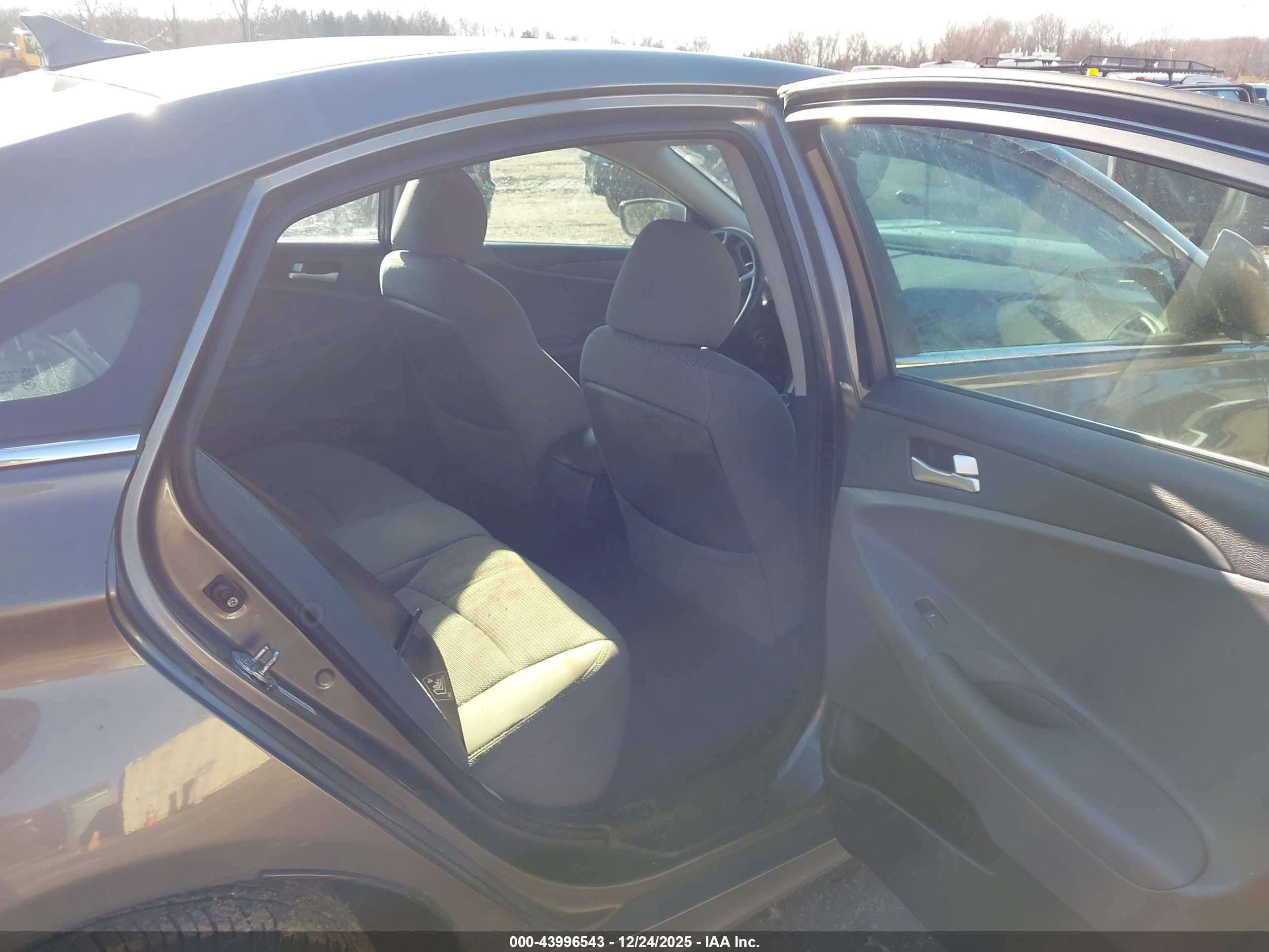 HYUNDAI SONATA image 8