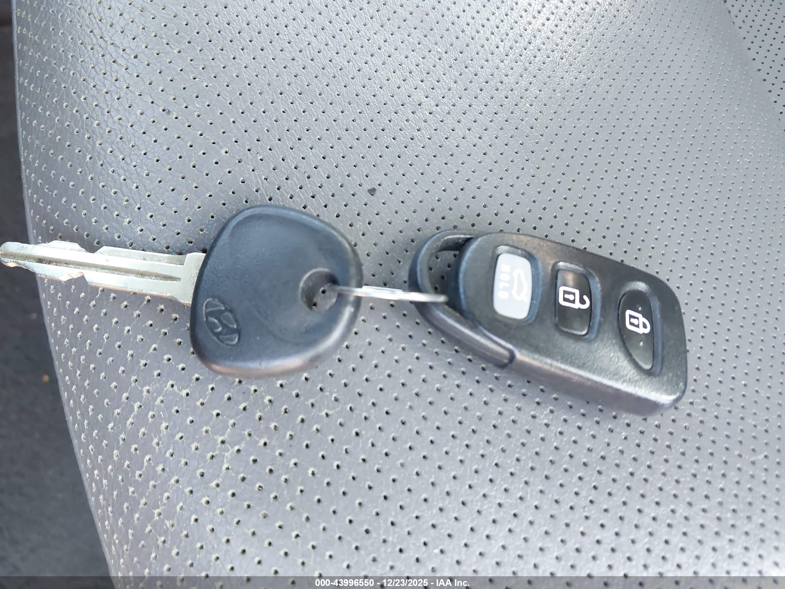 HYUNDAI ELANTRA image 11