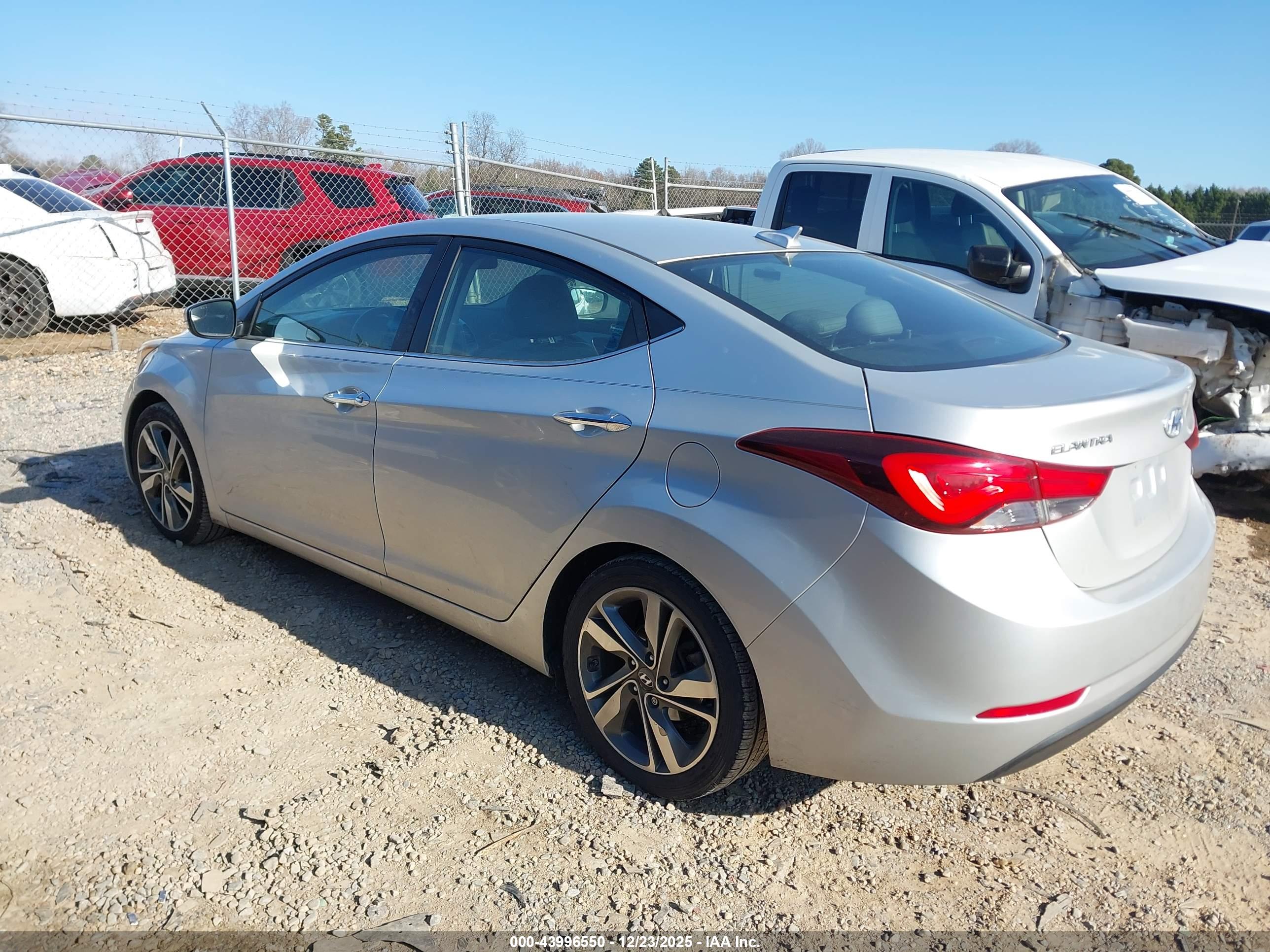 HYUNDAI ELANTRA image 3